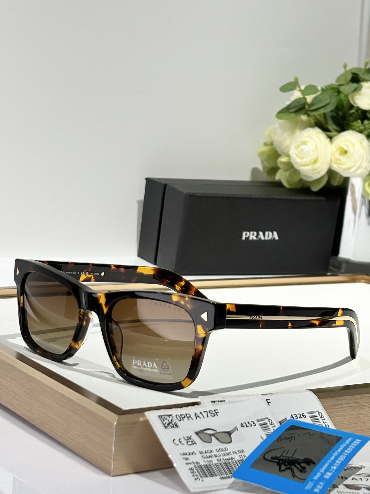  PRADA* Polarized lenses
MOD：SPRA17SF
SIZE：54-19-145