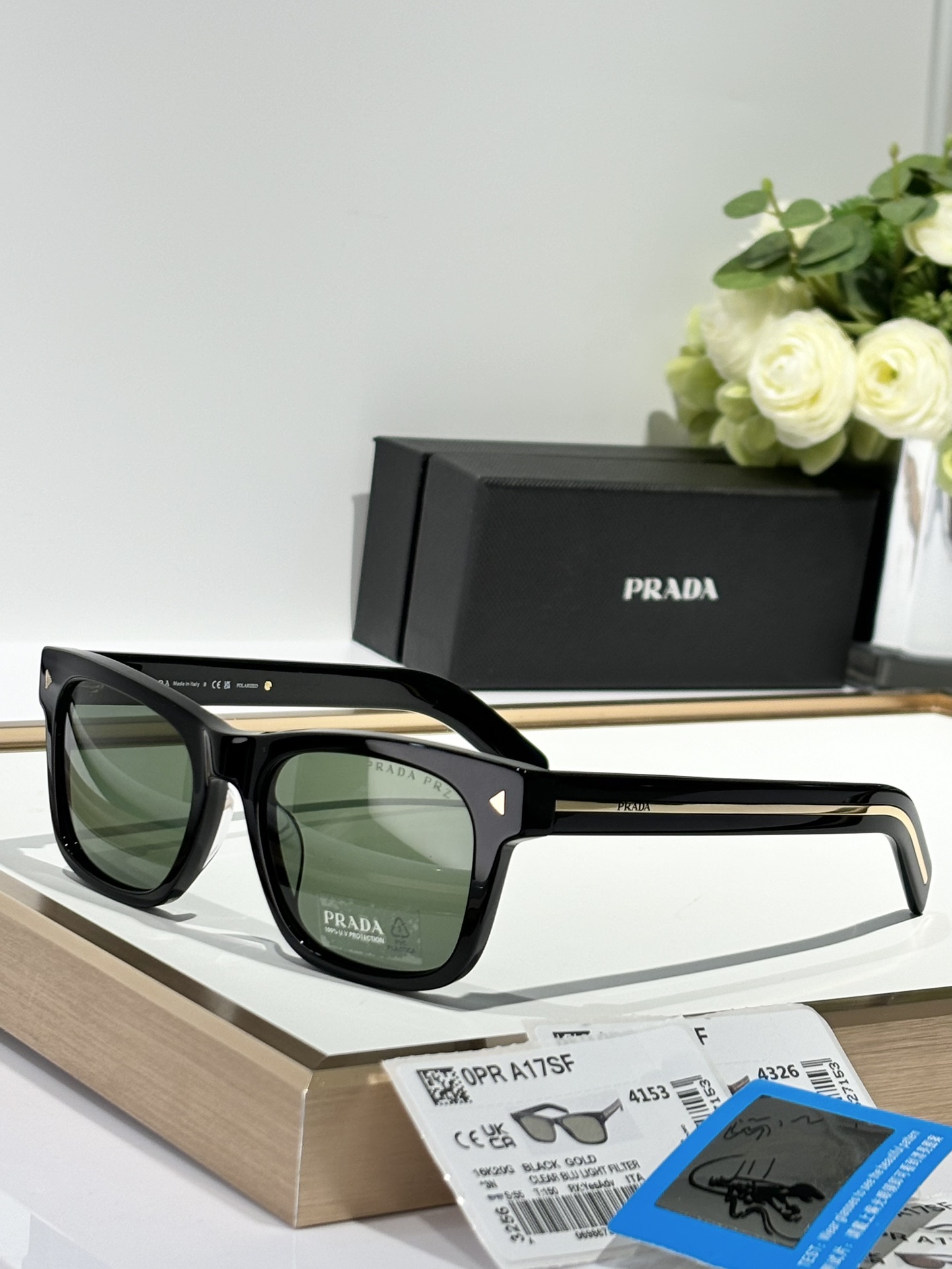  PRADA* Polarized lenses
MOD：SPRA17SF
SIZE：54-19-145
