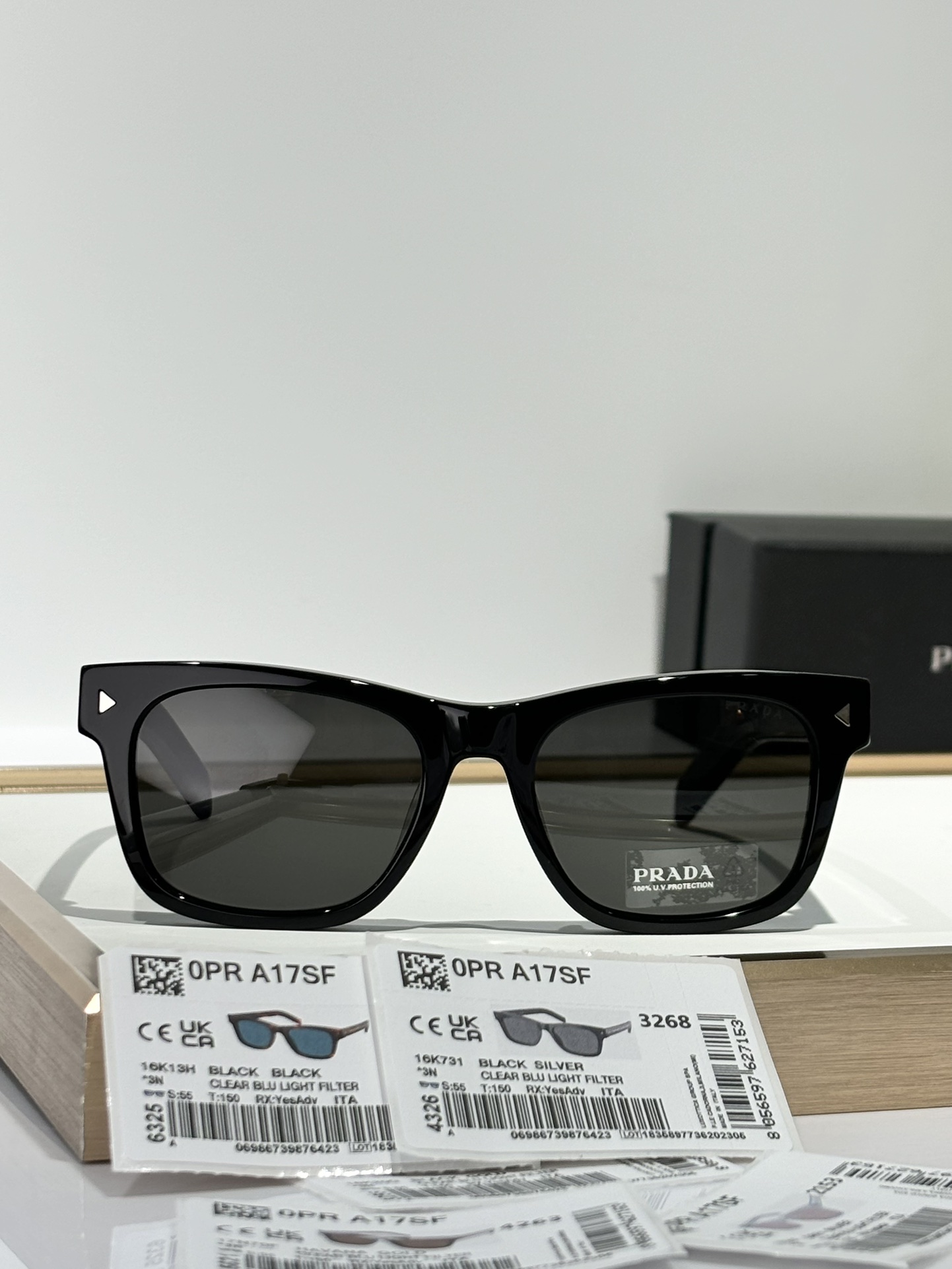  PRADA* Polarized lenses
MOD：SPRA17SF
SIZE：54-19-145