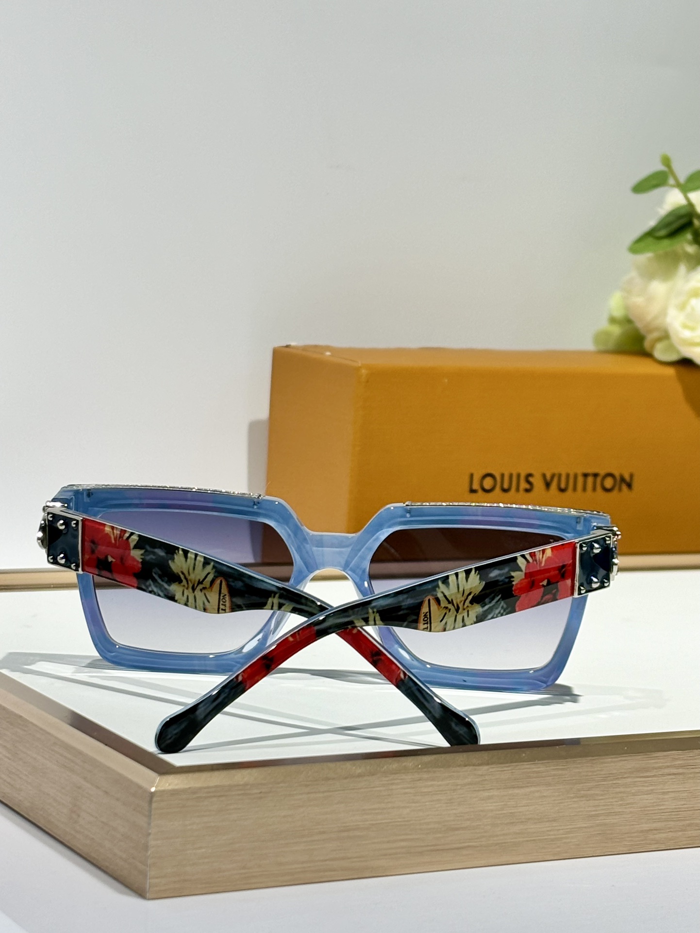  24/25 Add new colors
TOP QUALITY 
LV96006 Millionai