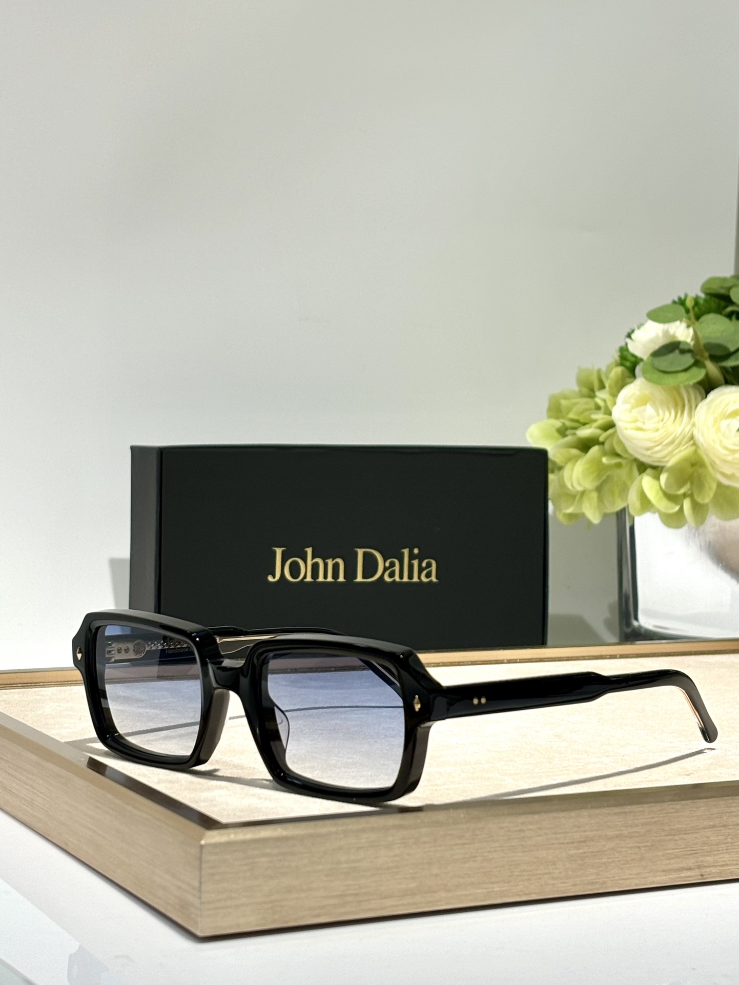 JohnDaliaMODELCHARLIESIZE52口23-145