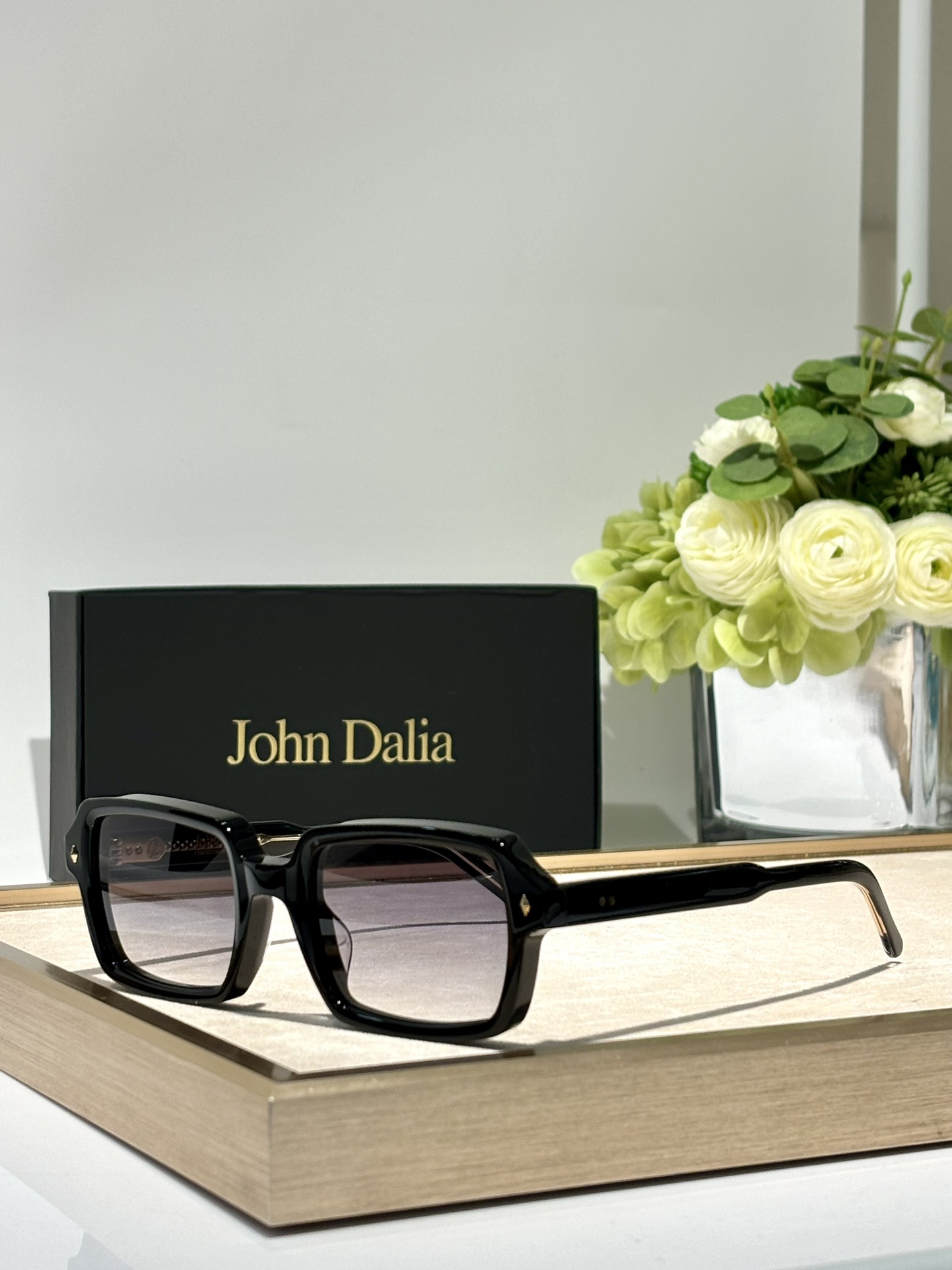 JohnDaliaMODELCHARLIESIZE52口23-145