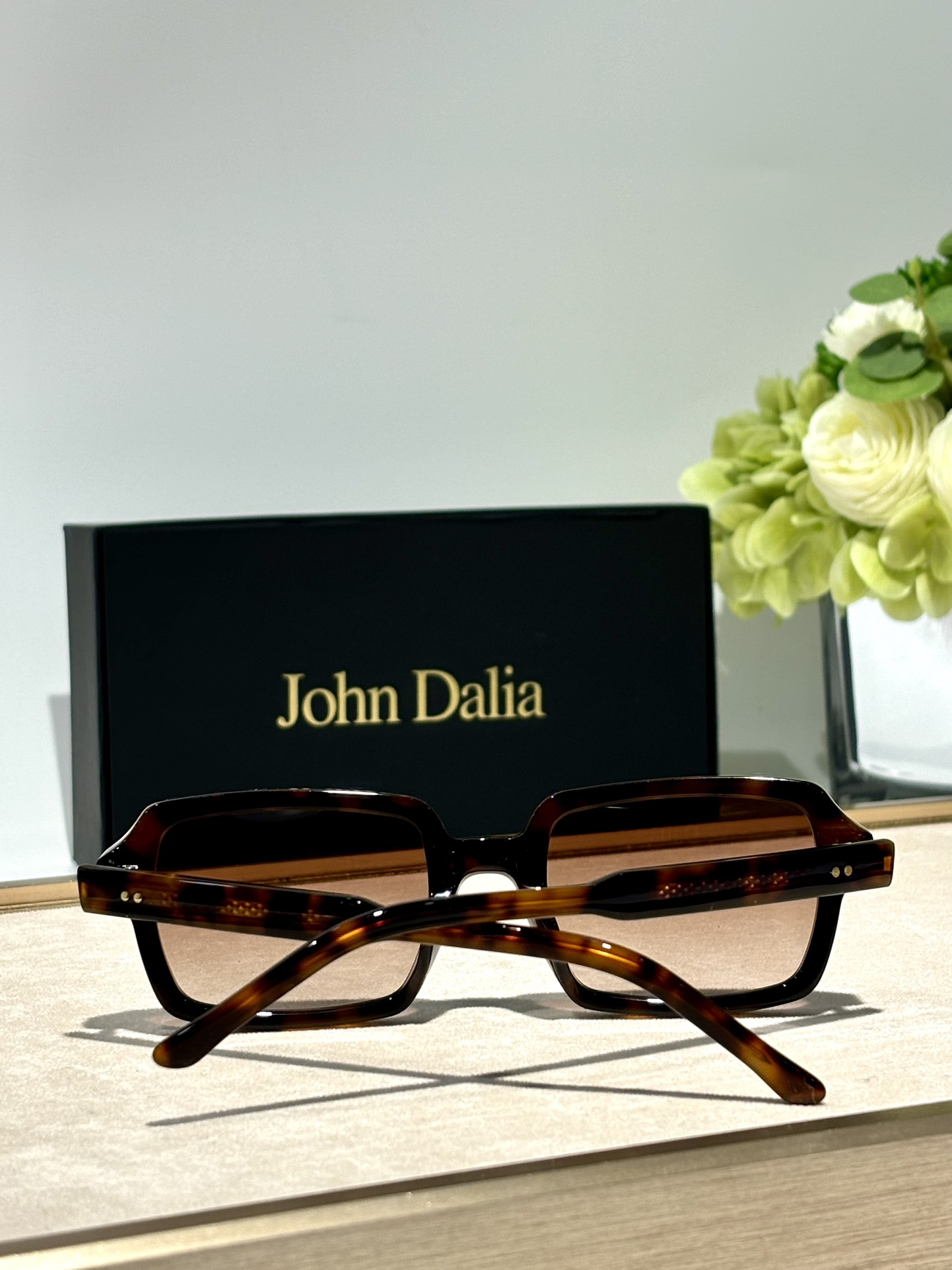 JohnDaliaMODELCHARLIESIZE52口23-145