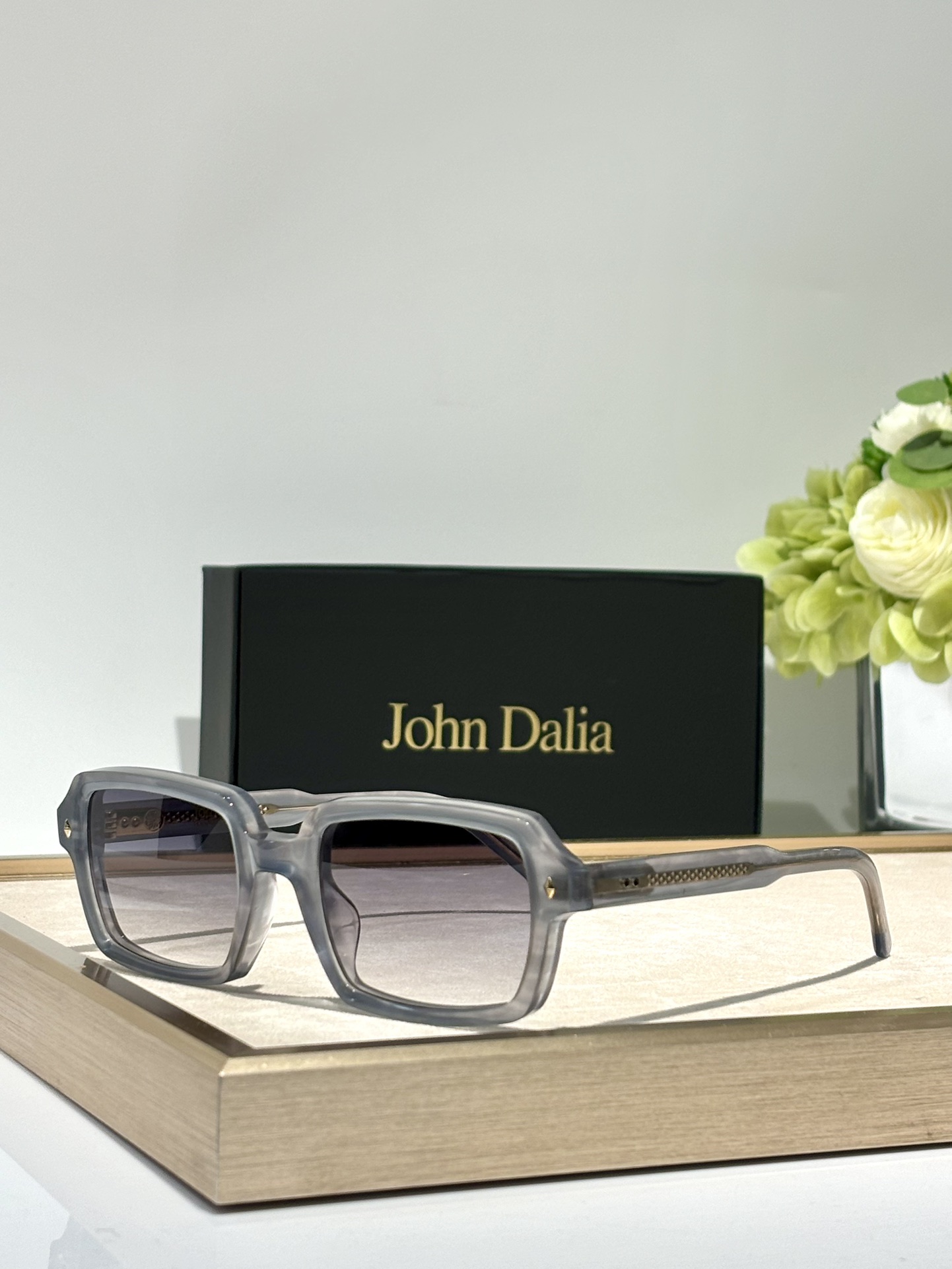 JohnDaliaMODELCHARLIESIZE52口23-145