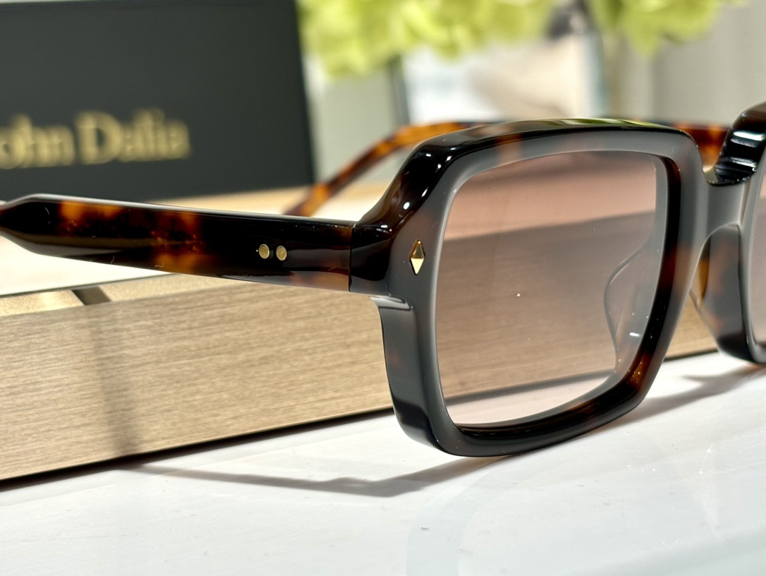 JohnDaliaMODELCHARLIESIZE52口23-145