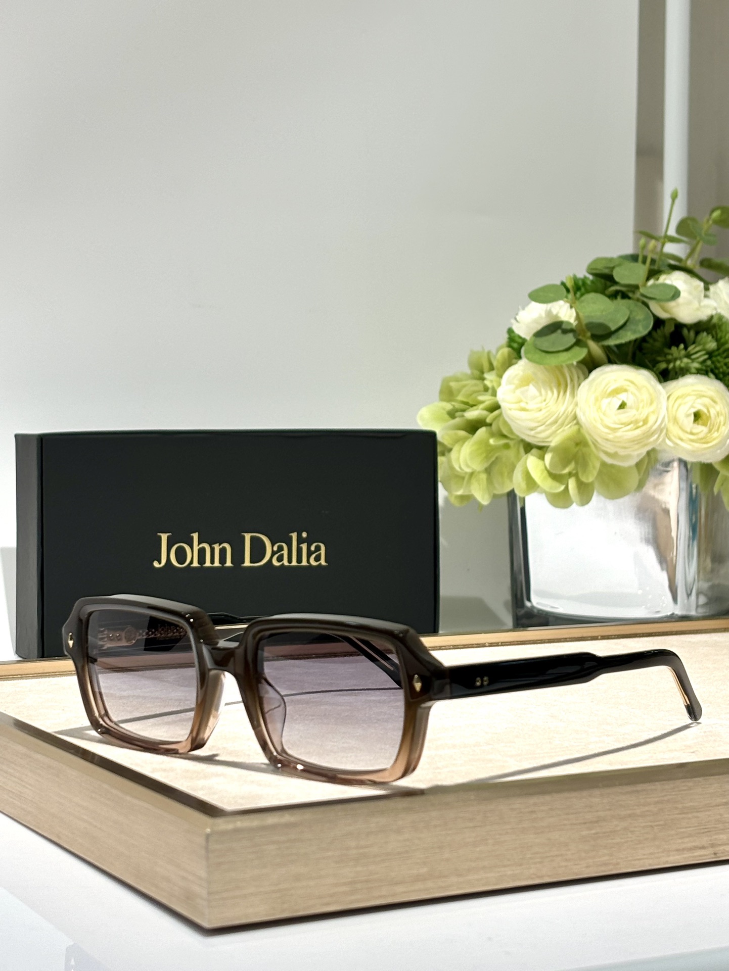 JohnDaliaMODELCHARLIESIZE52口23-145
