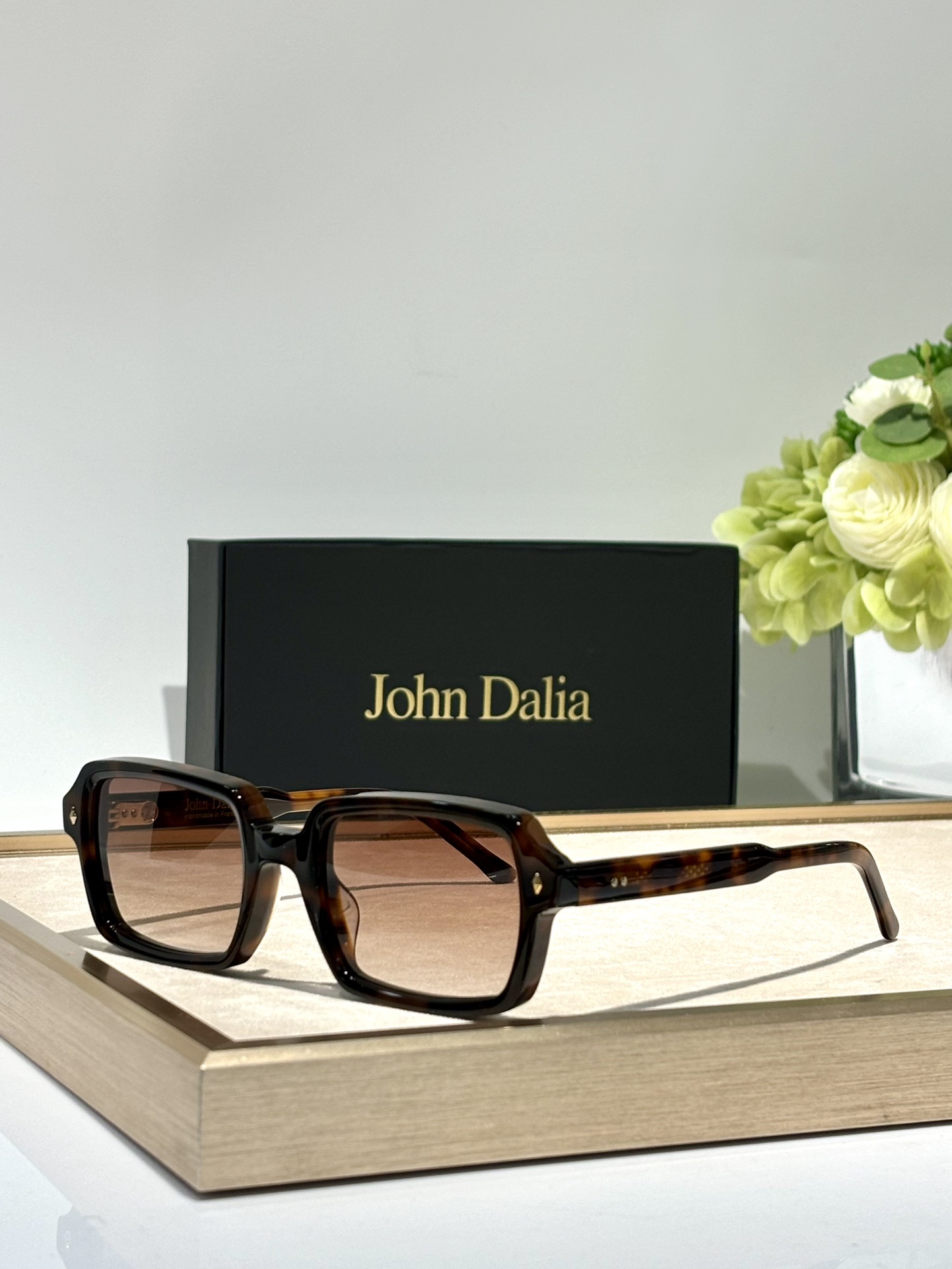 JohnDaliaMODELCHARLIESIZE52口23-145