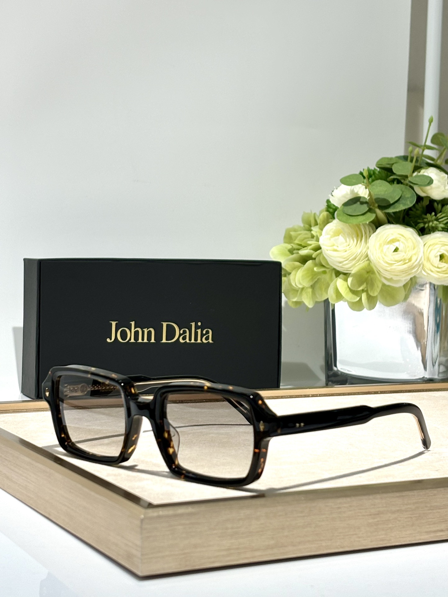 JohnDaliaMODELCHARLIESIZE52口23-145