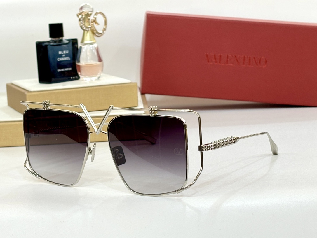 ValentinoMod：V-LIGHT VLS-116Size：59-15-140Oversize F