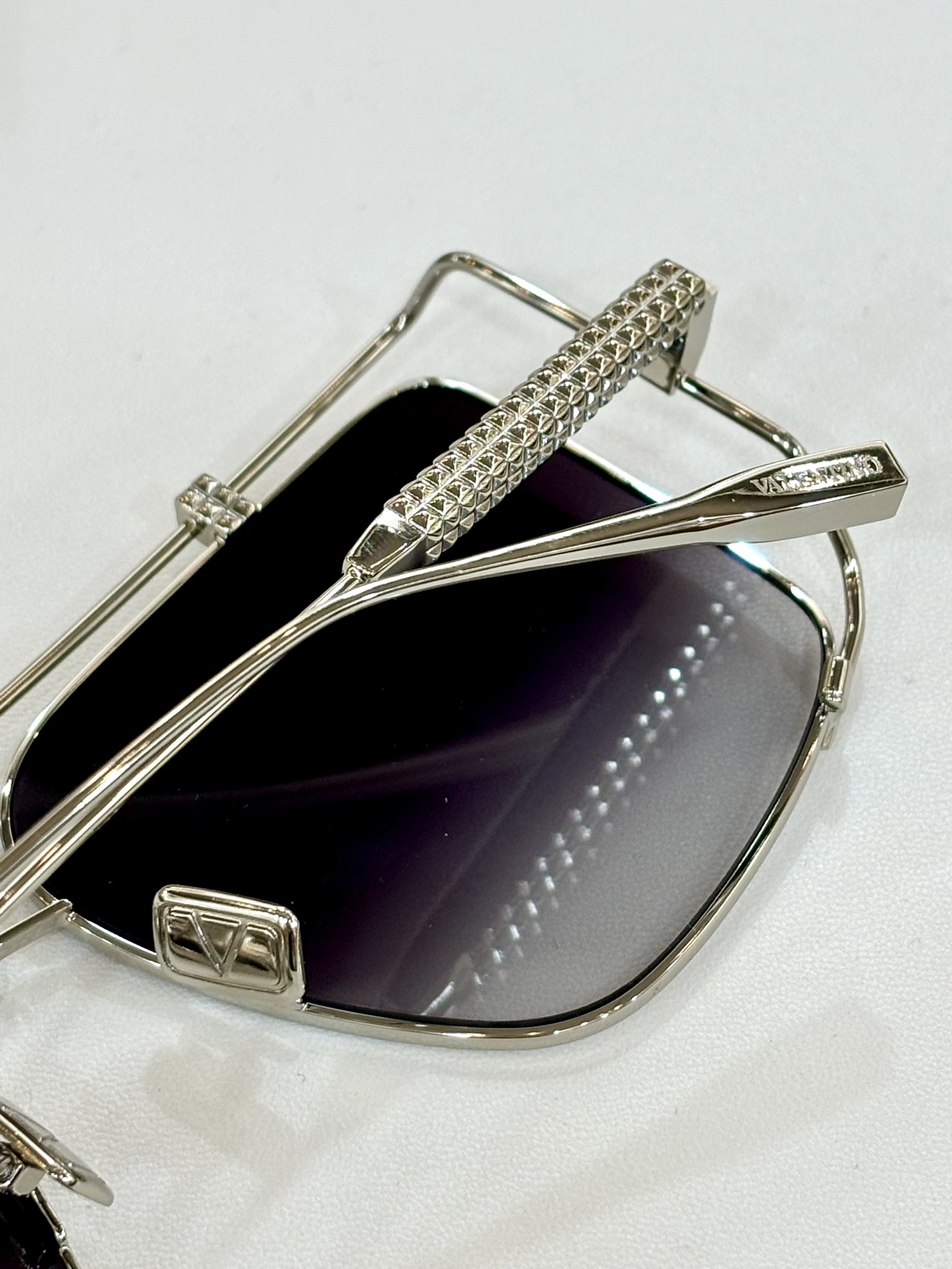 ValentinoMod：V-LIGHT VLS-116Size：59-15-140Oversize F