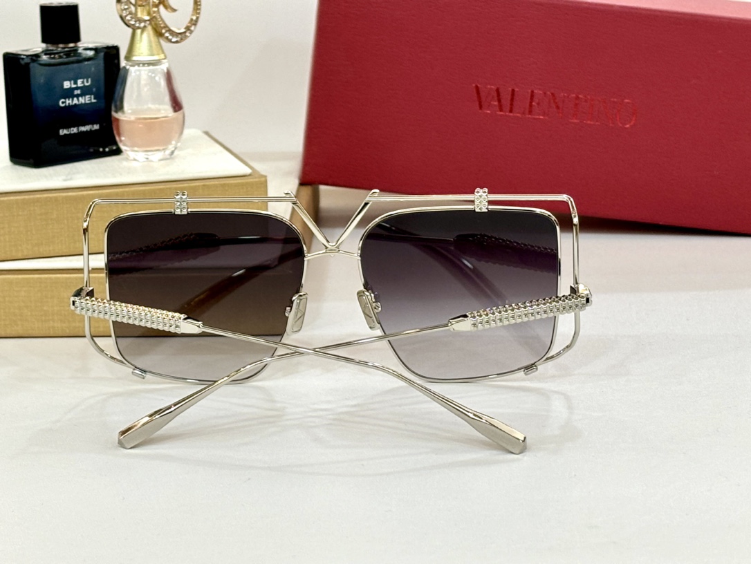 ValentinoMod：V-LIGHT VLS-116Size：59-15-140Oversize F