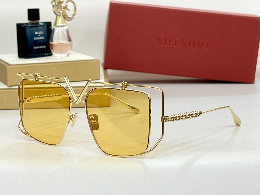 ValentinoMod：V-LIGHT VLS-116Size：59-15-140Oversize F