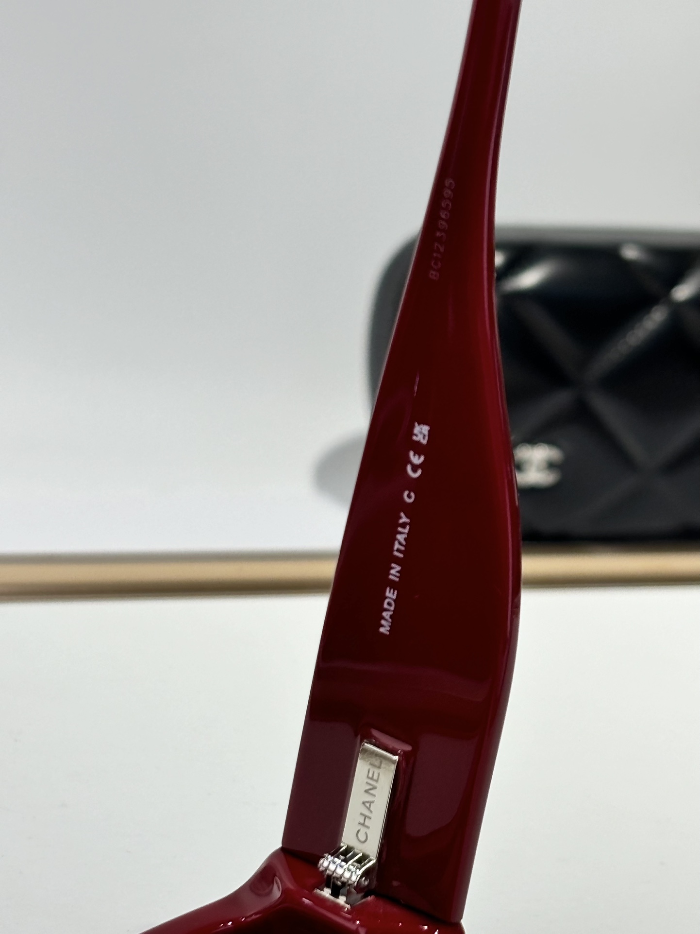  Chanel*
MODCH6057
Size129-145
好货不怕比✔️
原版字母排版
拼色系列
细