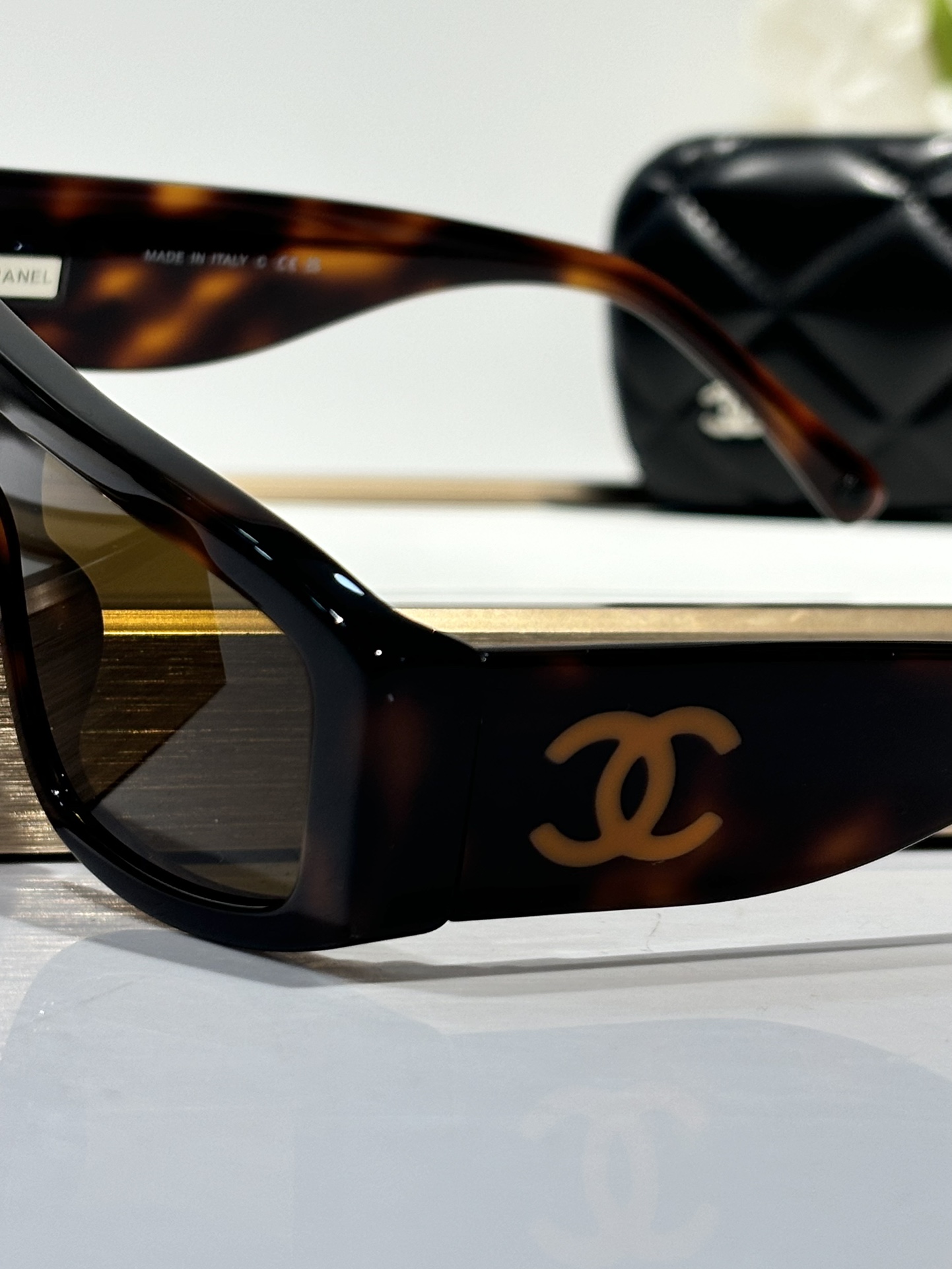  Chanel*
MODCH6057
Size129-145
好货不怕比✔️
原版字母排版
拼色系列
细