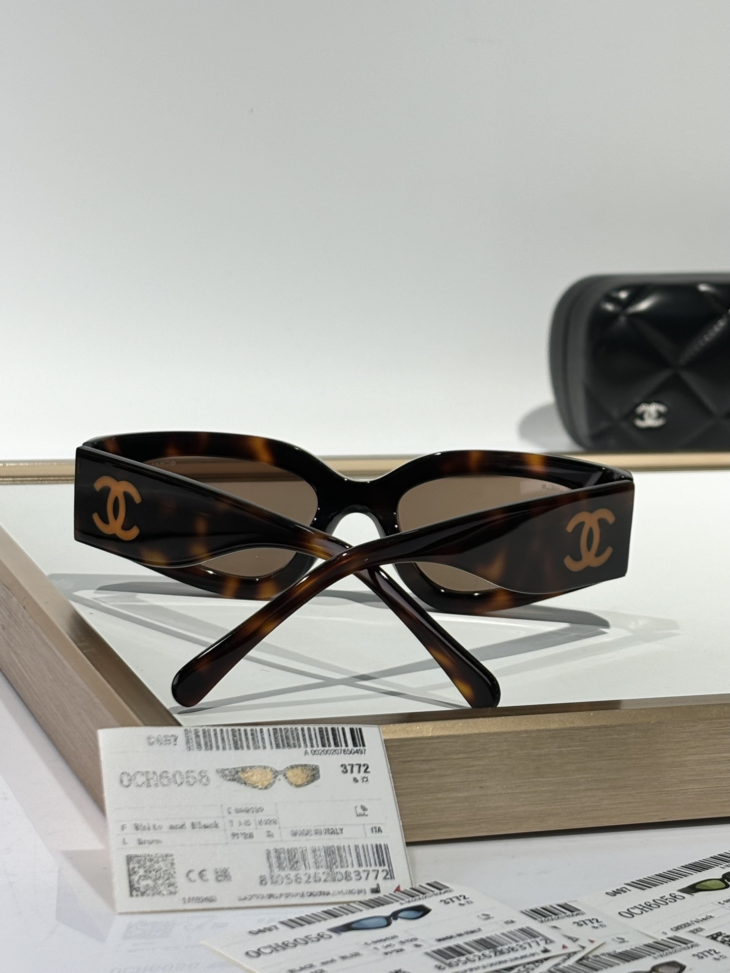  CHANEL*
MOD6056
SIZE54-20-145
重本定制
ZP尼龙偏光镜片
认准品质 
螺