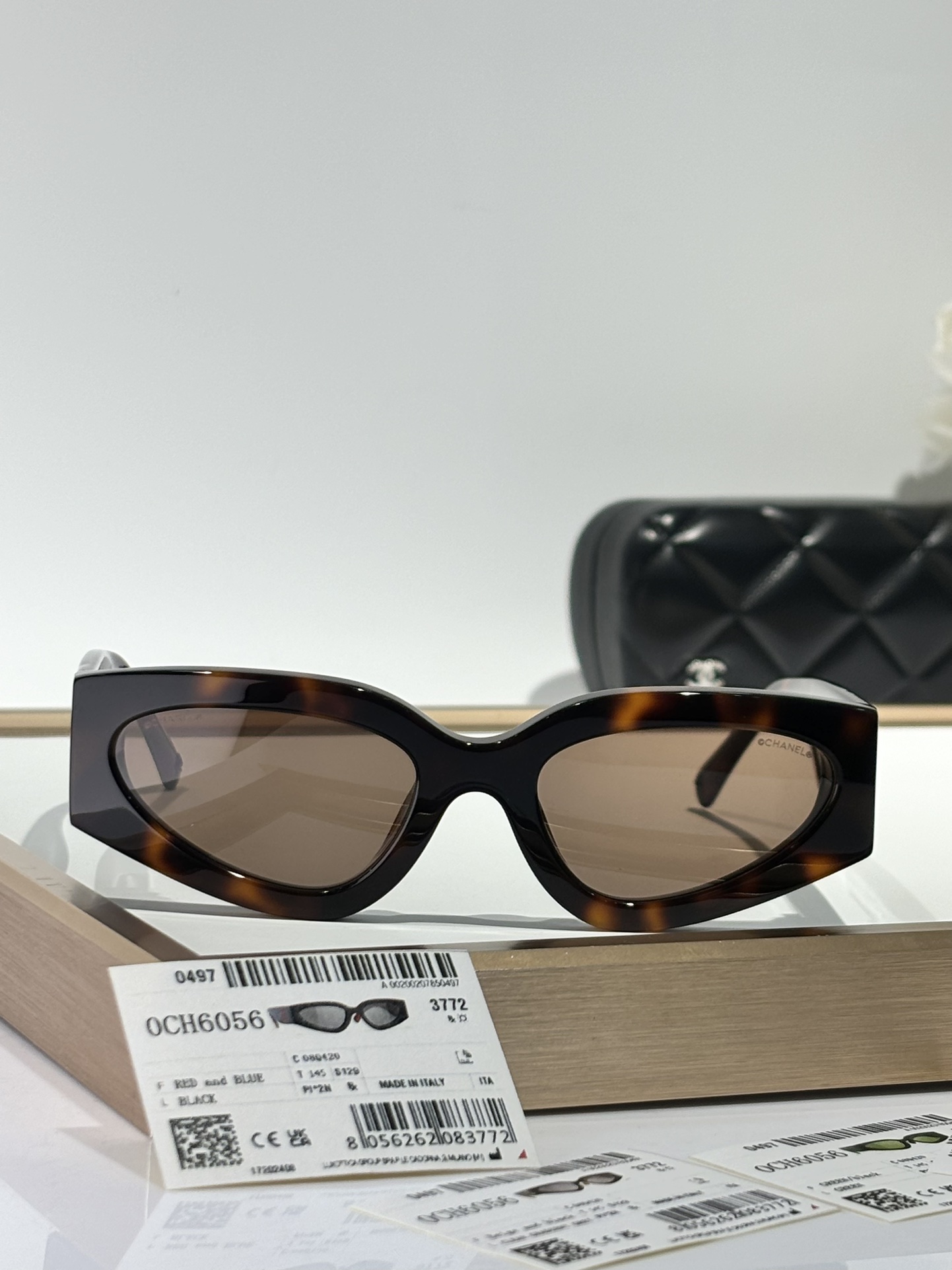  CHANEL*
MOD6056
SIZE54-20-145
重本定制
ZP尼龙偏光镜片
认准品质 
螺