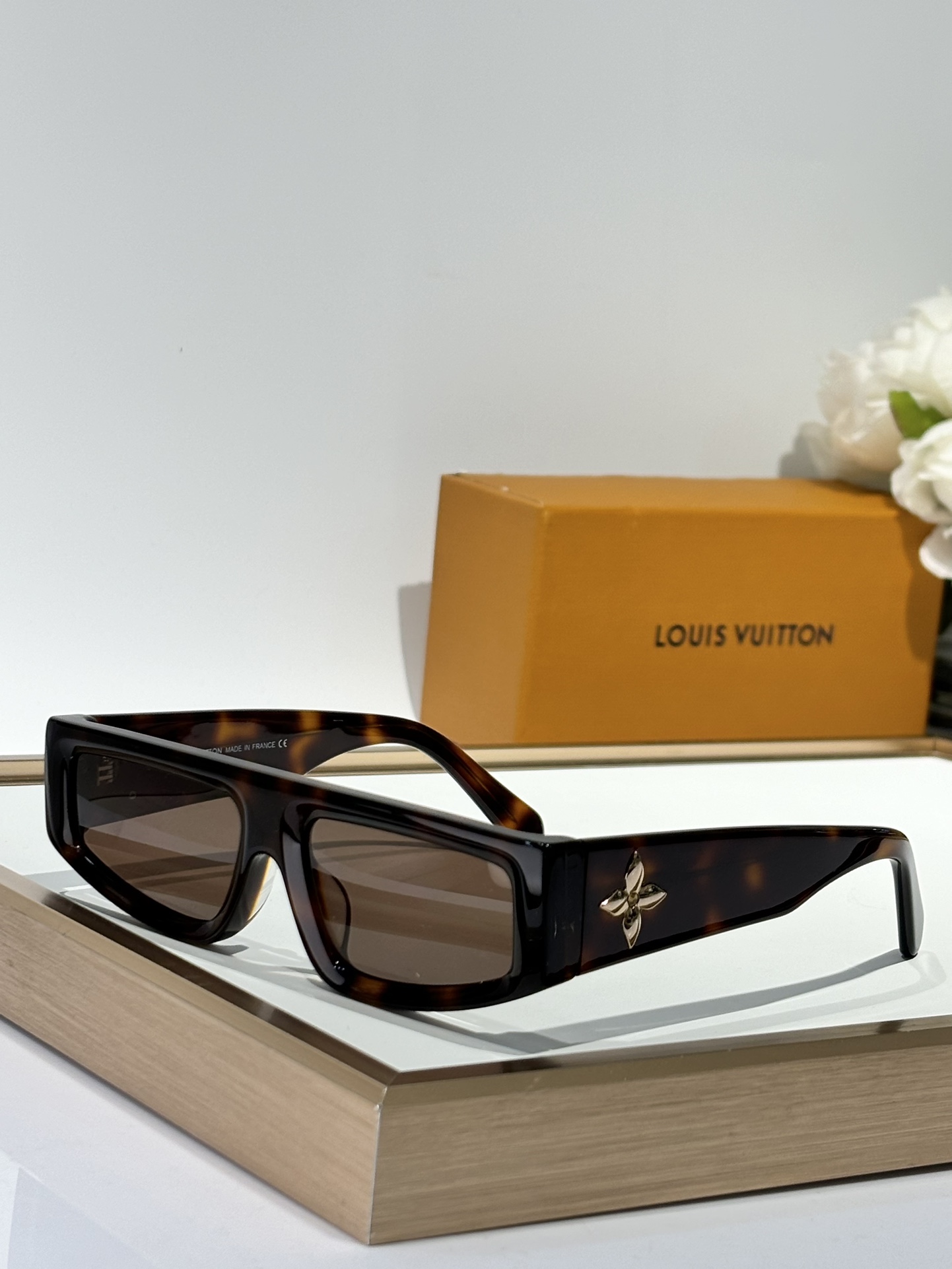 LOUISVUITTO*MOD:Z2611WSize:57-18-145