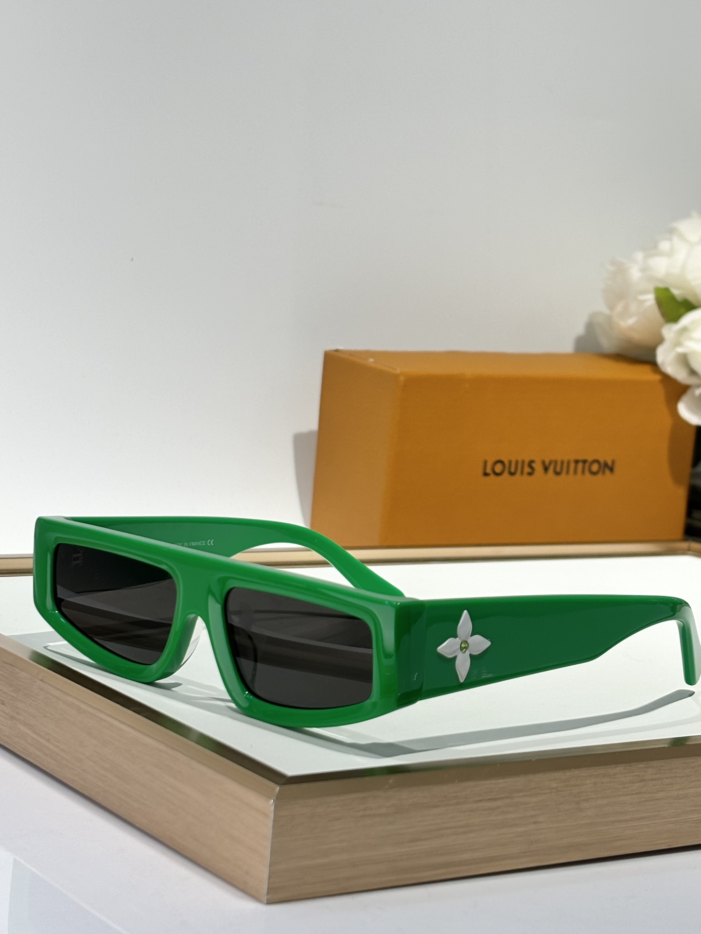 LOUISVUITTO*MOD:Z2611WSize:57-18-145