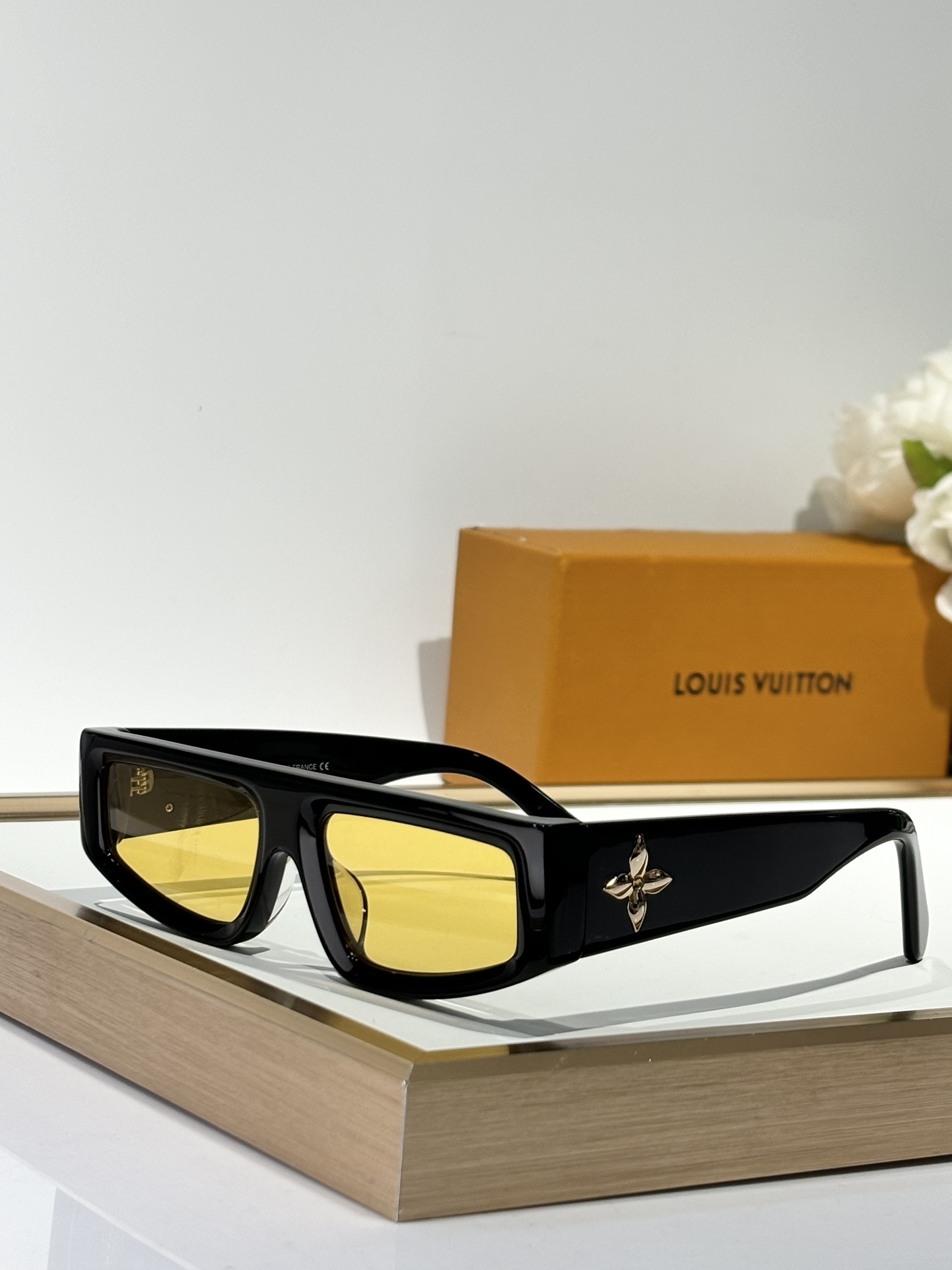 LOUISVUITTO*MOD:Z2611WSize:57-18-145