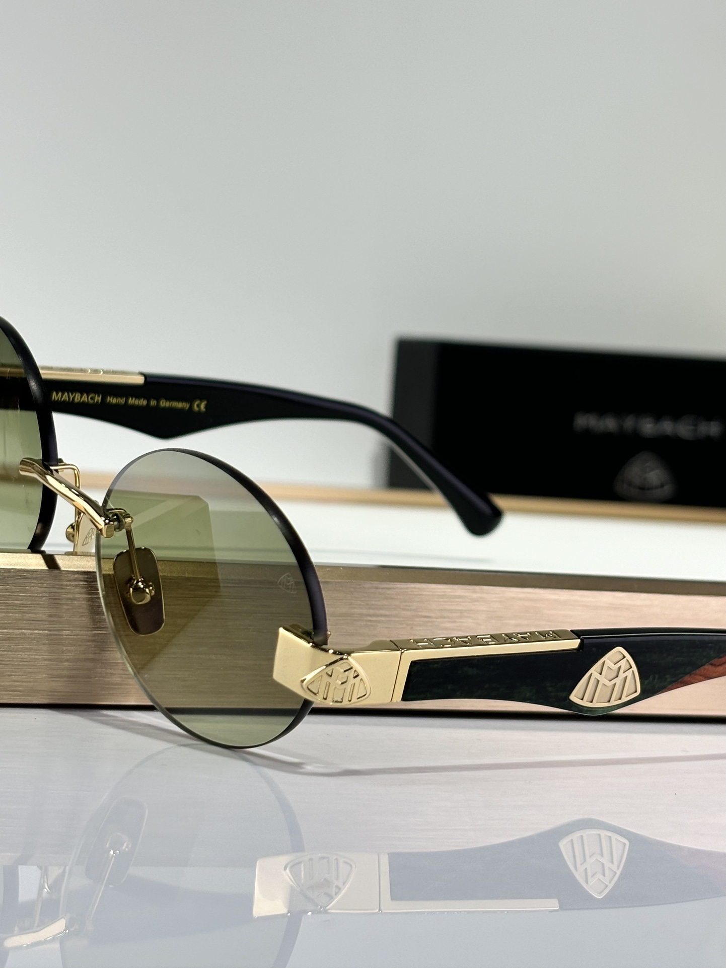  Maybach
Mod：The Magic II
Size：54-17-140
定制进口板料双色拼腿 