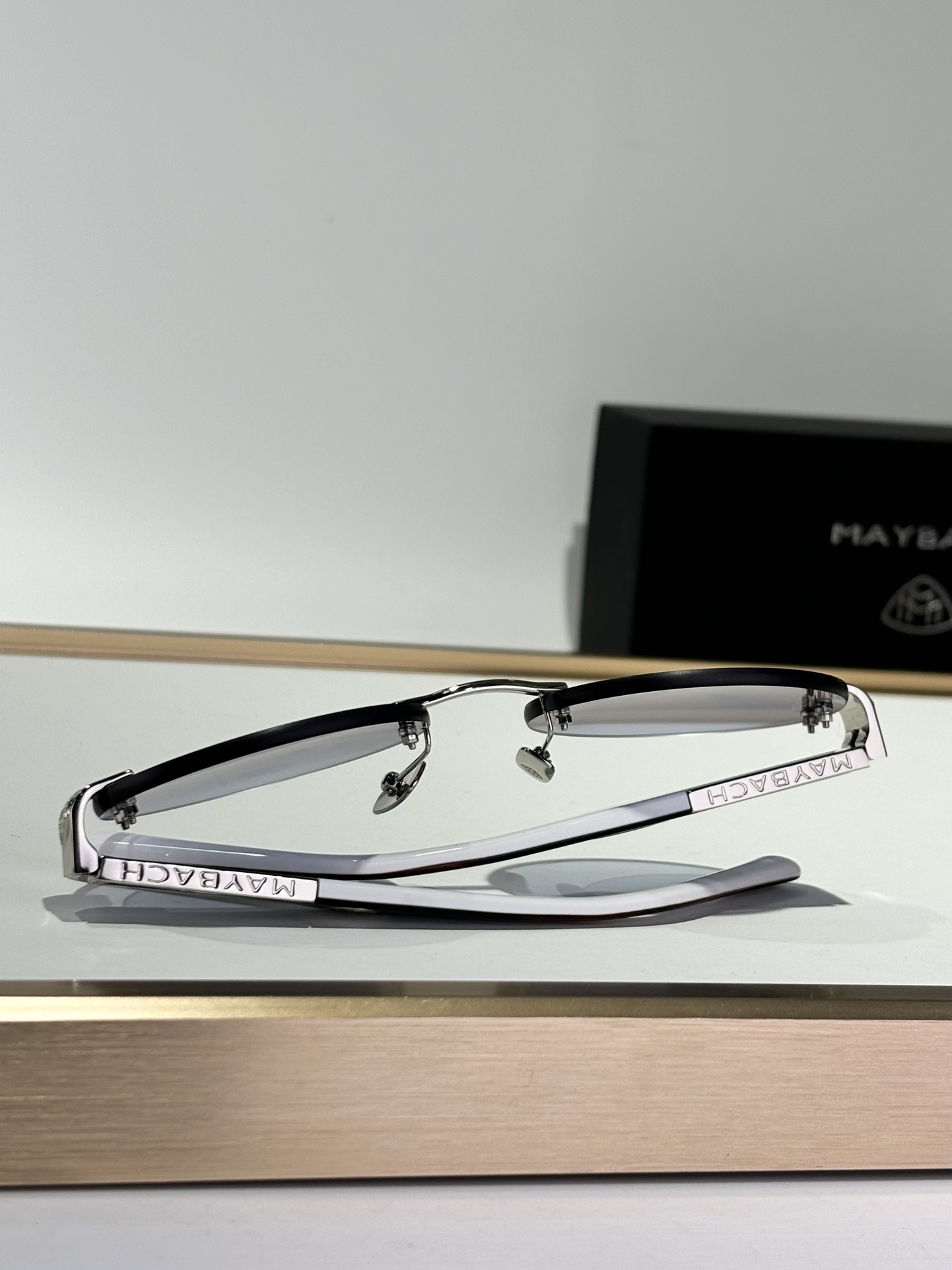  Maybach
Mod：The Magic II
Size：54-17-140
定制进口板料双色拼腿 