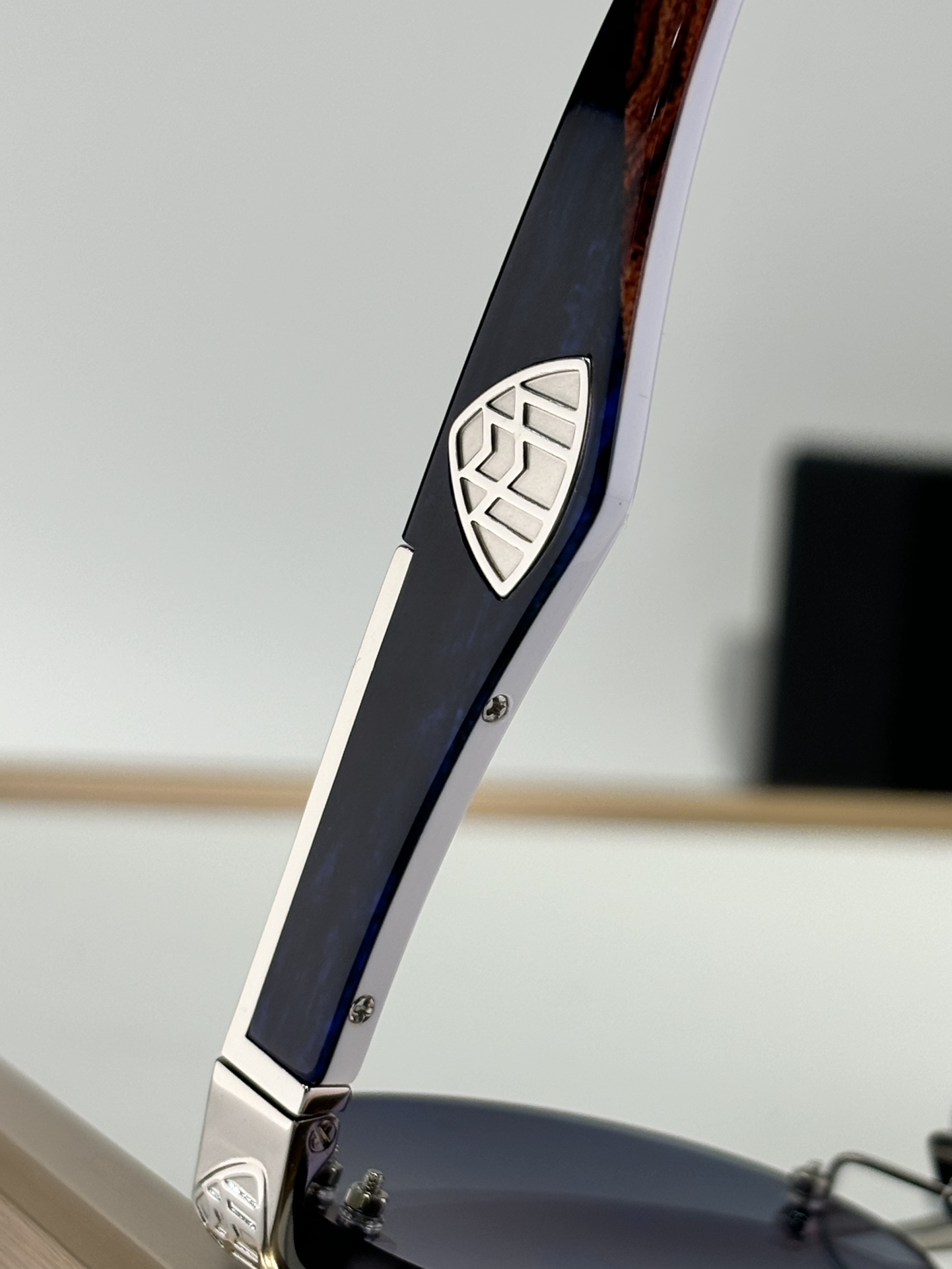  Maybach
Mod：The Magic II
Size：54-17-140
定制进口板料双色拼腿 