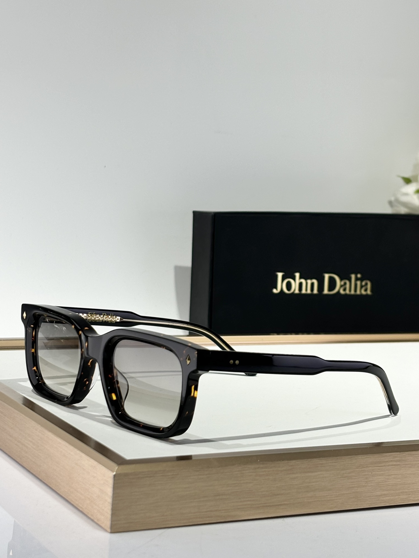 JohnDalia提供符合奢侈自然规律的高端作品:精确度可取性和永恒性定制8.0厚料无与伦比的品质优秀的