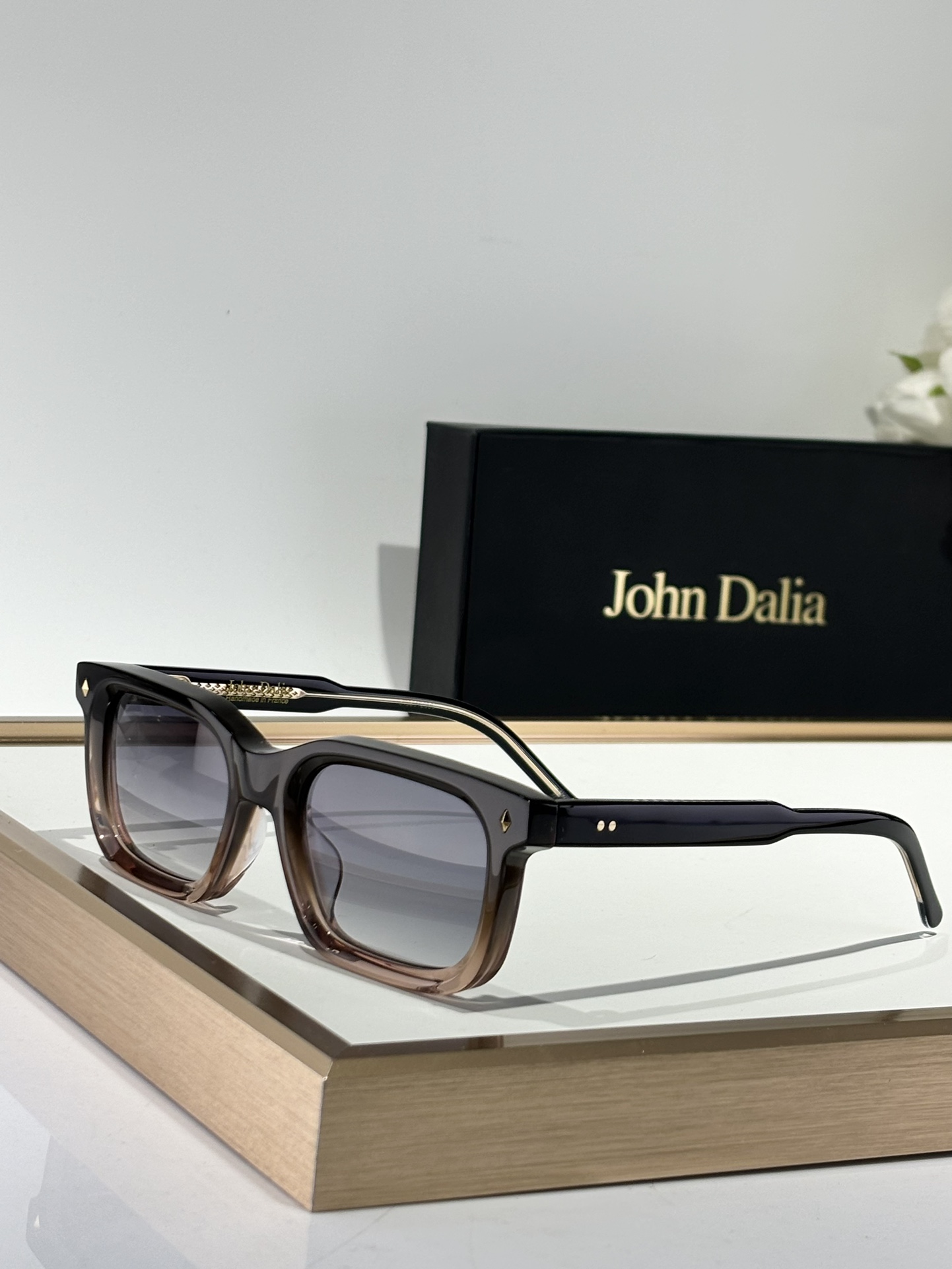 JohnDalia提供符合奢侈自然规律的高端作品:精确度可取性和永恒性定制8.0厚料无与伦比的品质优秀的