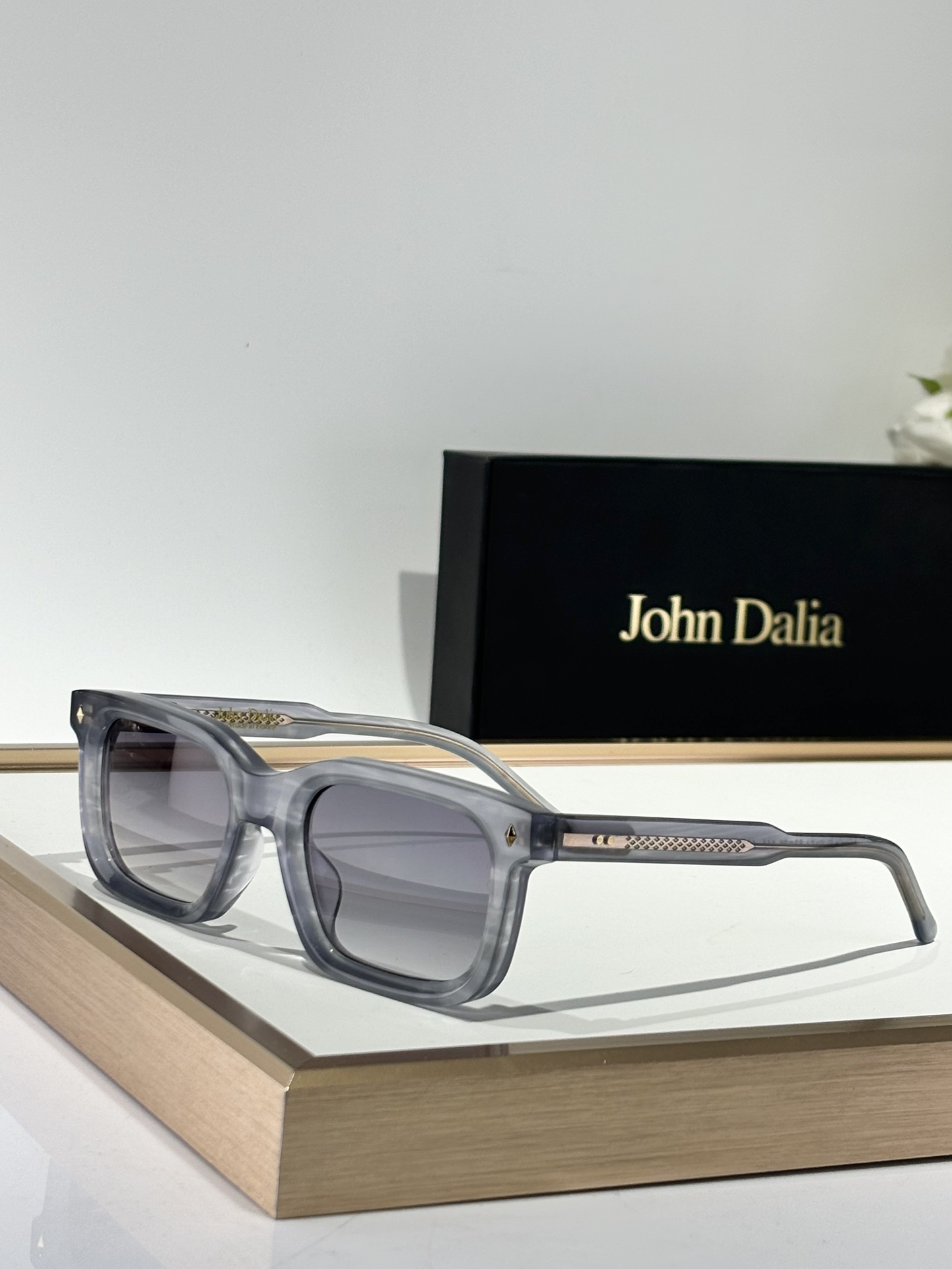JohnDalia提供符合奢侈自然规律的高端作品:精确度可取性和永恒性定制8.0厚料无与伦比的品质优秀的