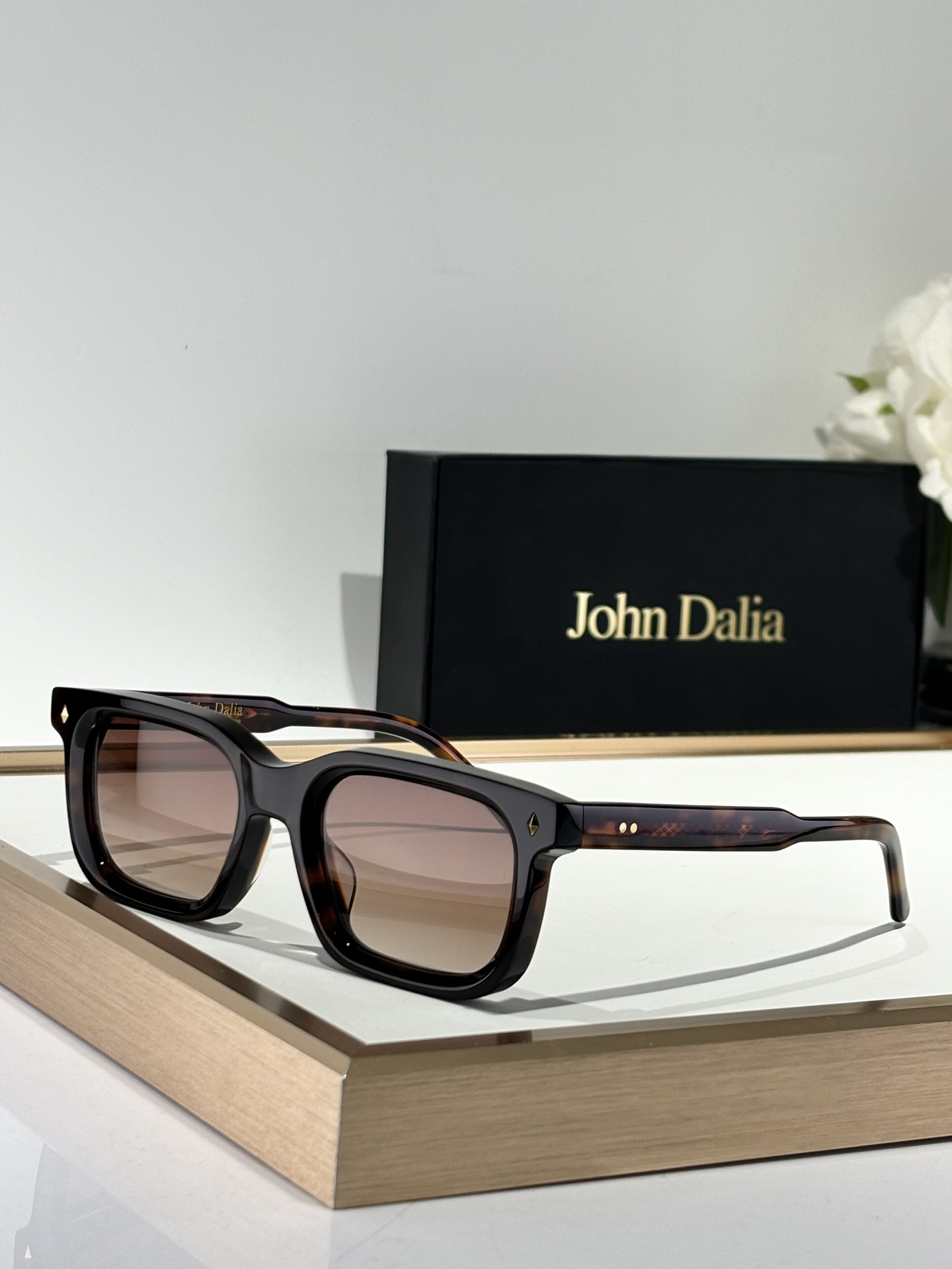 JohnDalia提供符合奢侈自然规律的高端作品:精确度可取性和永恒性定制8.0厚料无与伦比的品质优秀的