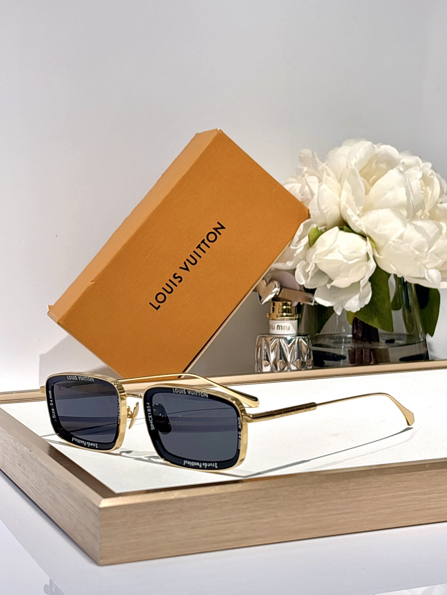 LOUISVUITTO*MOD:Z2203USize52-23-140