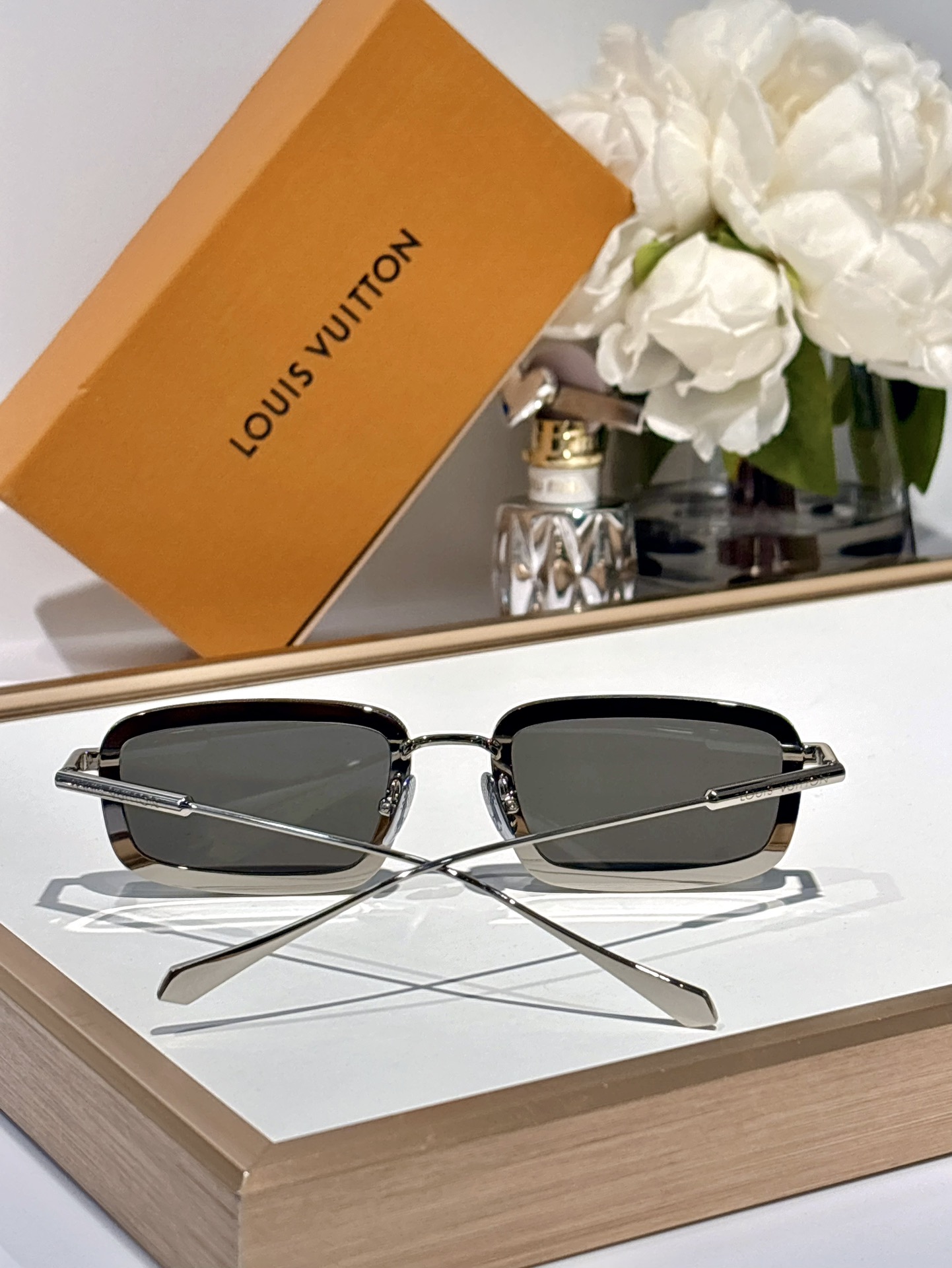 LOUISVUITTO*MOD:Z2203USize52-23-140