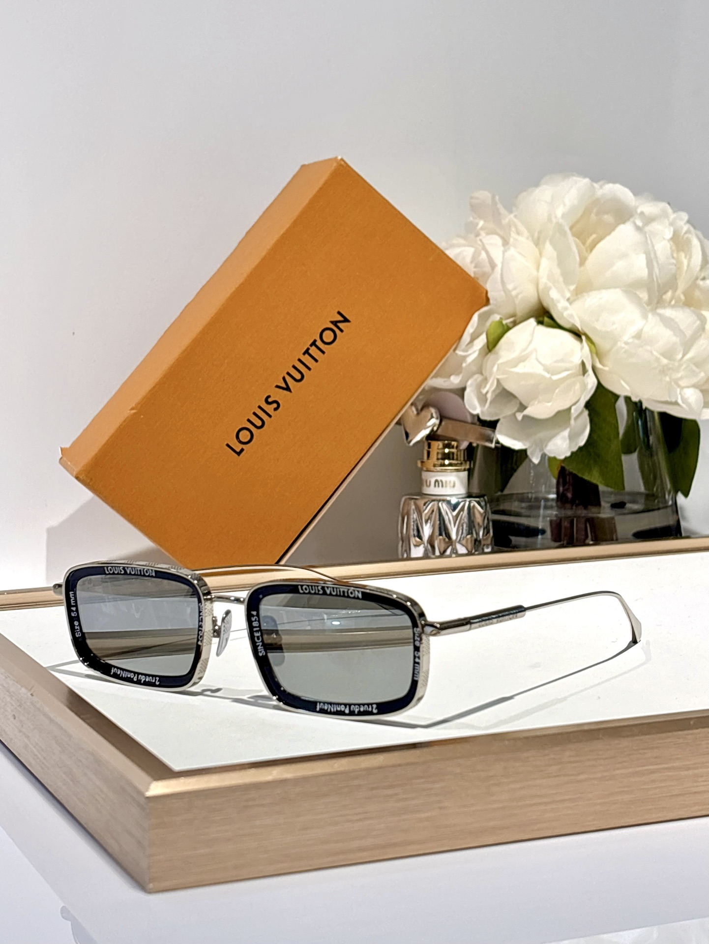 LOUISVUITTO*MOD:Z2203USize52-23-140