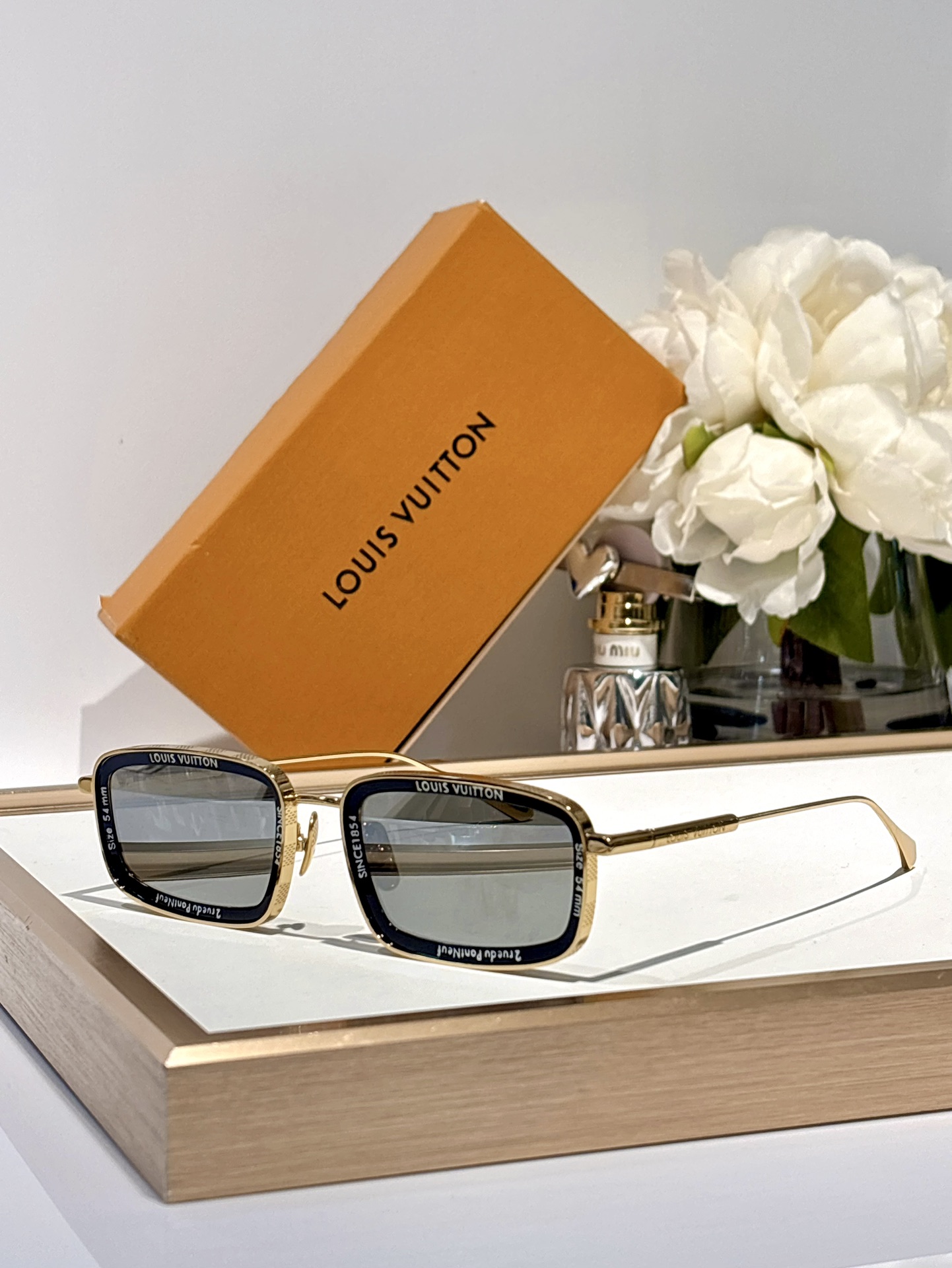 LOUISVUITTO*MOD:Z2203USize52-23-140
