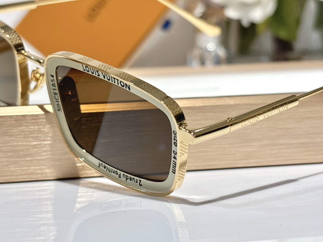 LOUISVUITTO*MOD:Z2203USize52-23-140