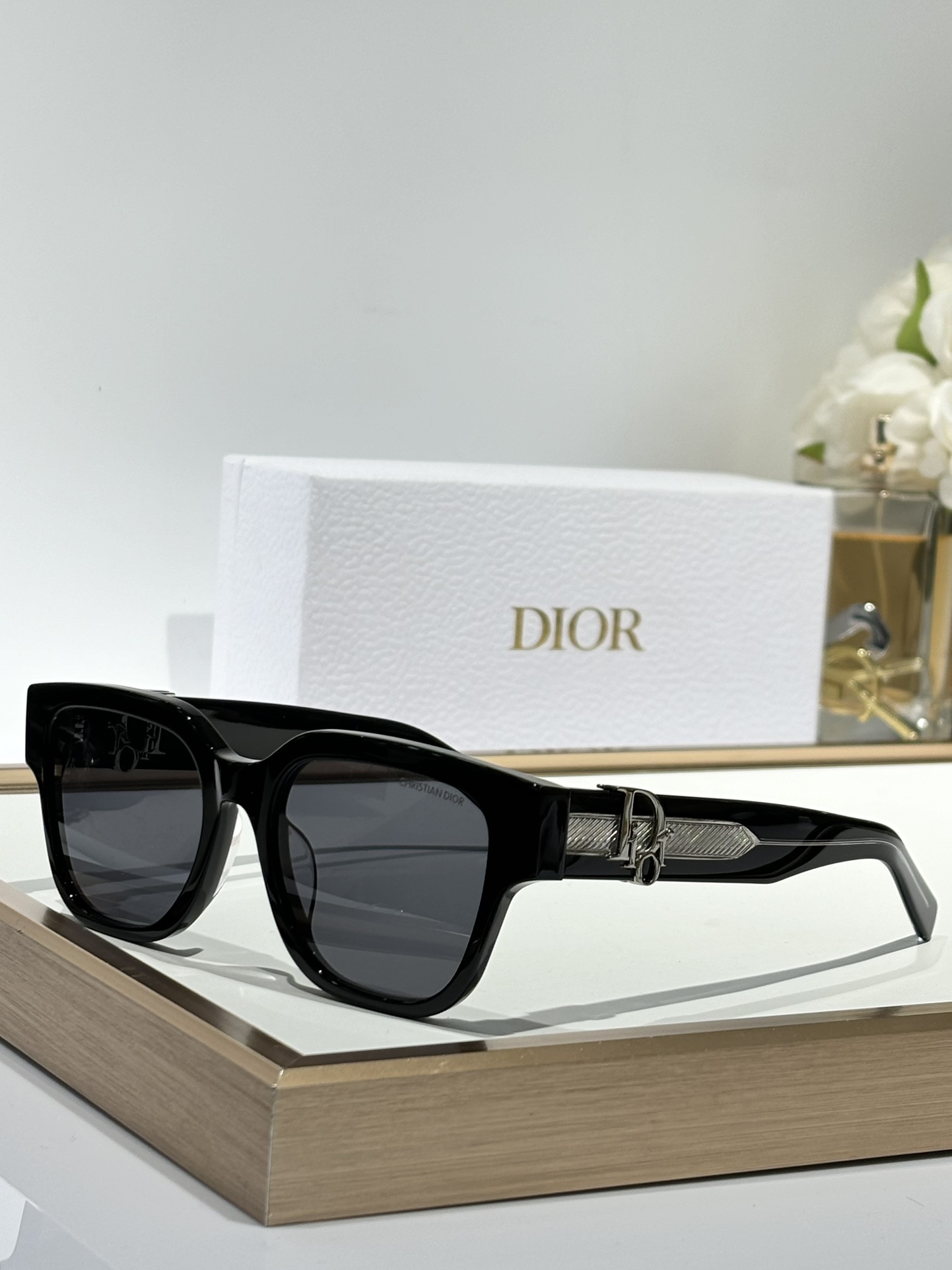 DIORMOD:DIOROBLIQUES1FSIZE:54-18-150