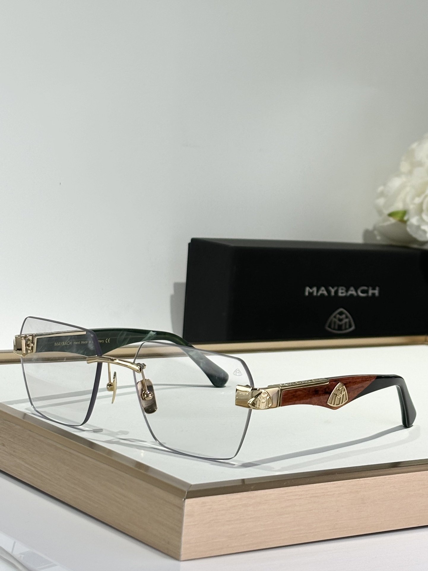  Maybach
Mod：The Magic I
Size：59口17-140
定制进口板料双色拼腿 
