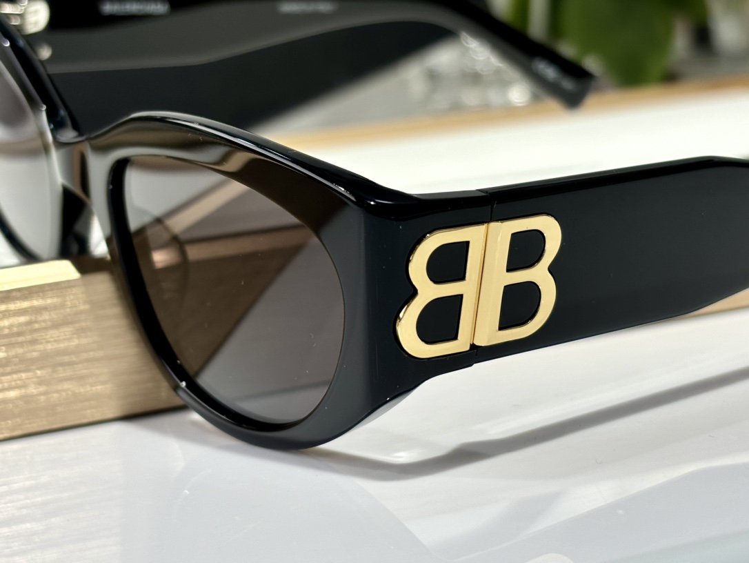  BALENCIAG* 
Mod：BB0324SK
Size：66-16-145
