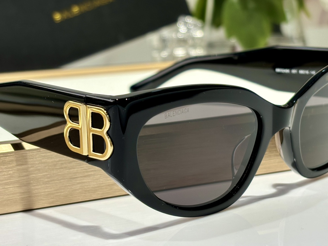  BALENCIAG* 
Mod：BB0324SK
Size：66-16-145
