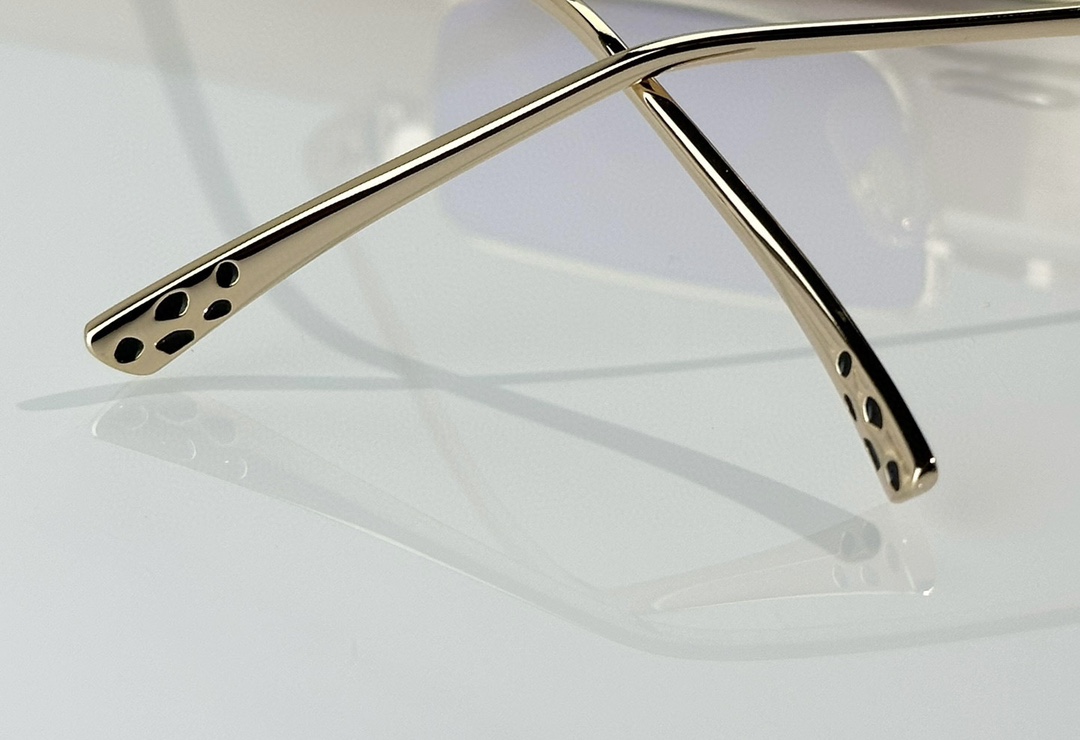  Cartier
PANTHÈRE DE CARTIER
MODEL：CT0473S
SIZE：54口2