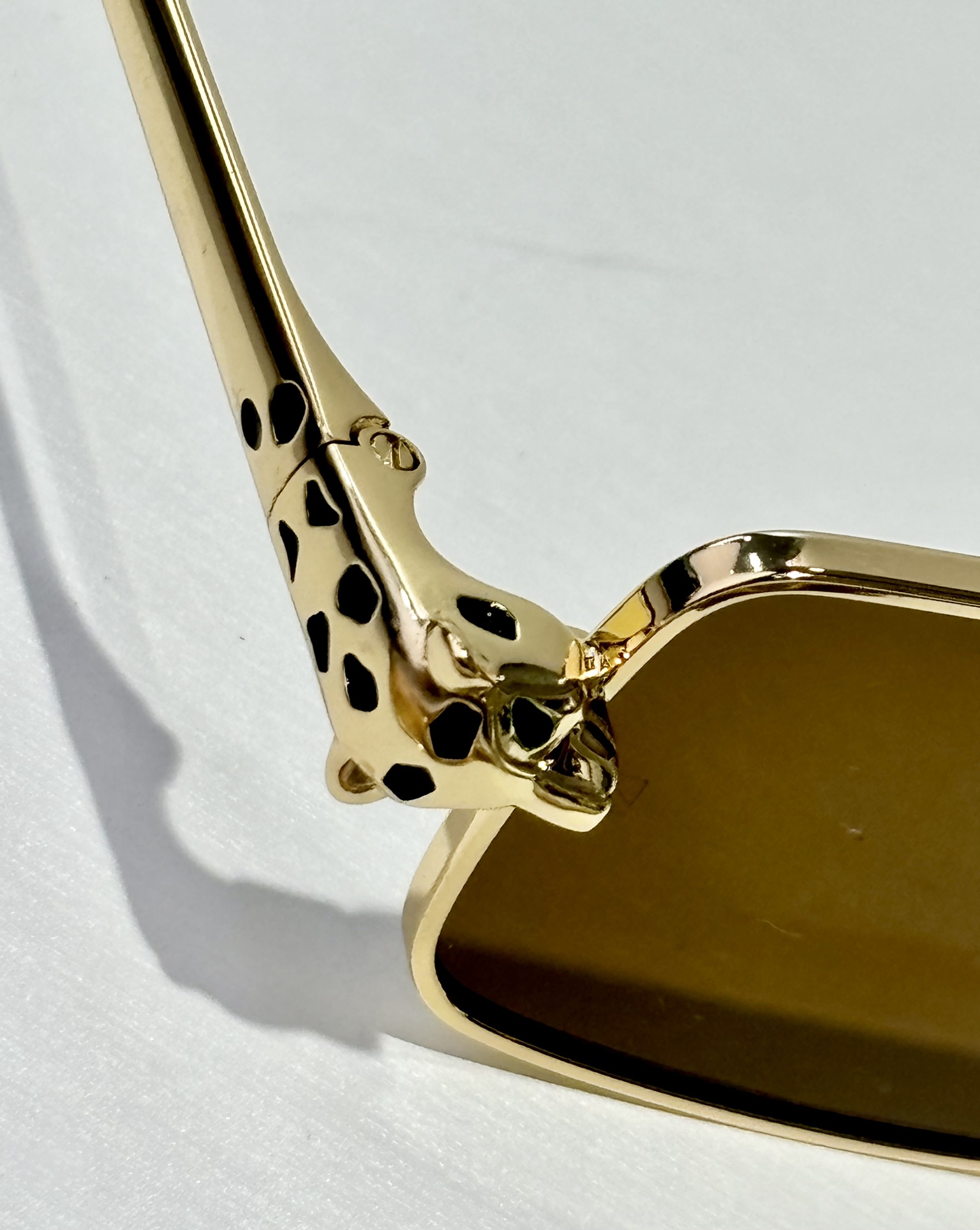  Cartier
PANTHÈRE DE CARTIER
MODEL：CT0473S
SIZE：54口2