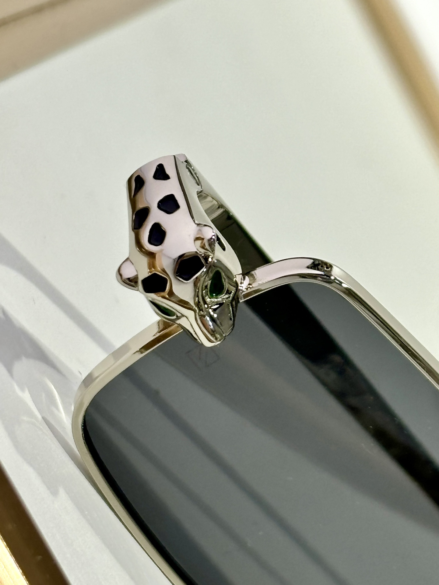  Cartier
PANTHÈRE DE CARTIER
MODEL：CT0473S
SIZE：54口2