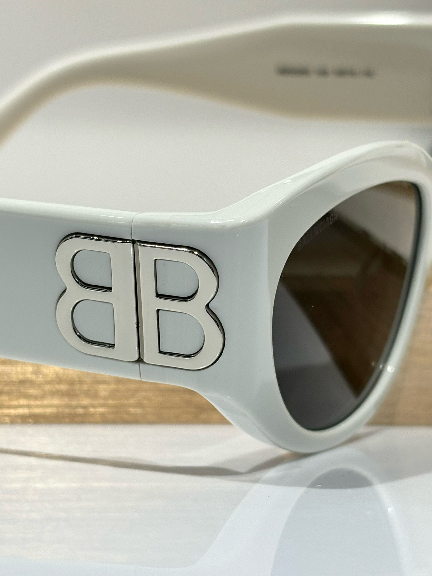  BALENCIAG* 𝐵𝑎𝑙𝑒𝑛𝑐𝑖𝑎𝑔𝑎
MODEL：BB0324SK
SIZE：55口19-135
