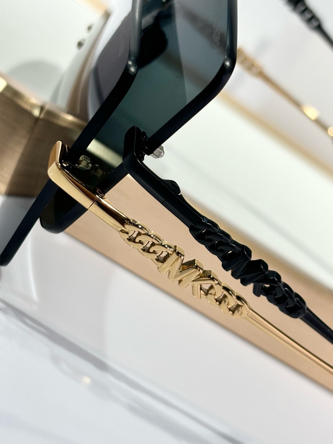  MICHAEL KORS
MODEL：MK 1148
SIZE：137口0-140
