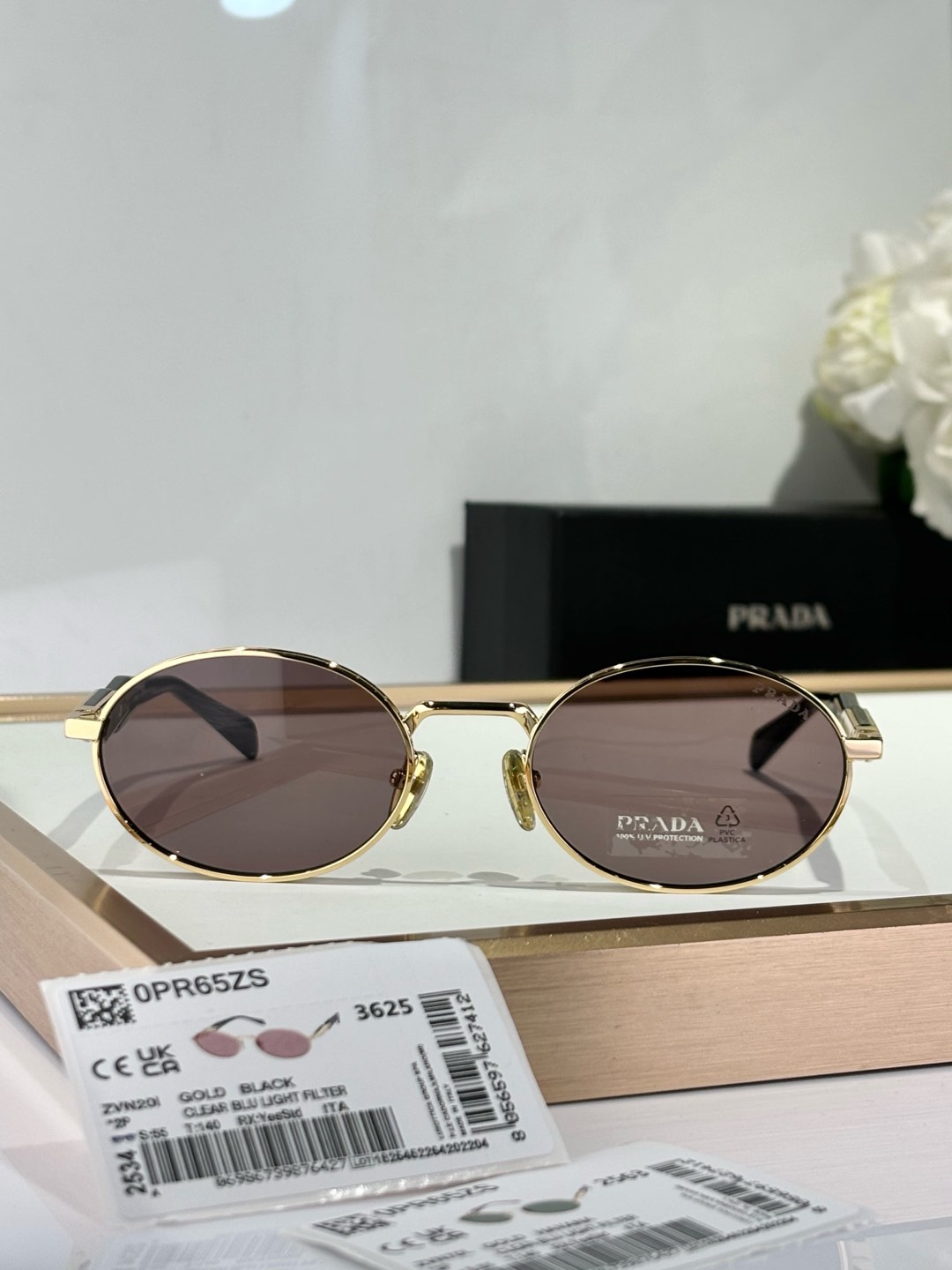  唯一品质
唯一品质
首批顶配版本 
Prada
Mod：SPR65Z
Size：55-20-140
认