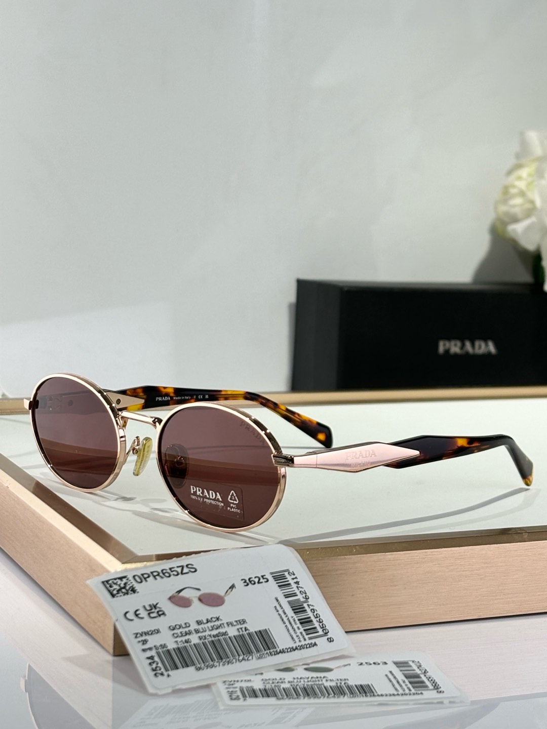  唯一品质
唯一品质
首批顶配版本 
Prada
Mod：SPR65Z
Size：55-20-140
认