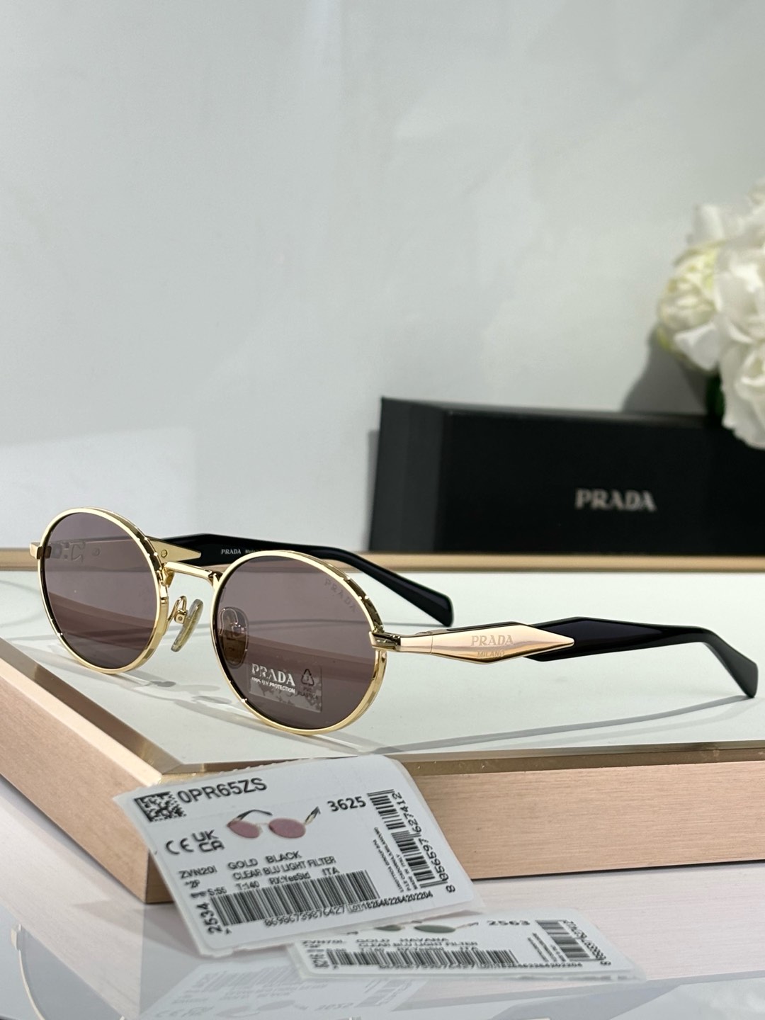  唯一品质
唯一品质
首批顶配版本 
Prada
Mod：SPR65Z
Size：55-20-140
认