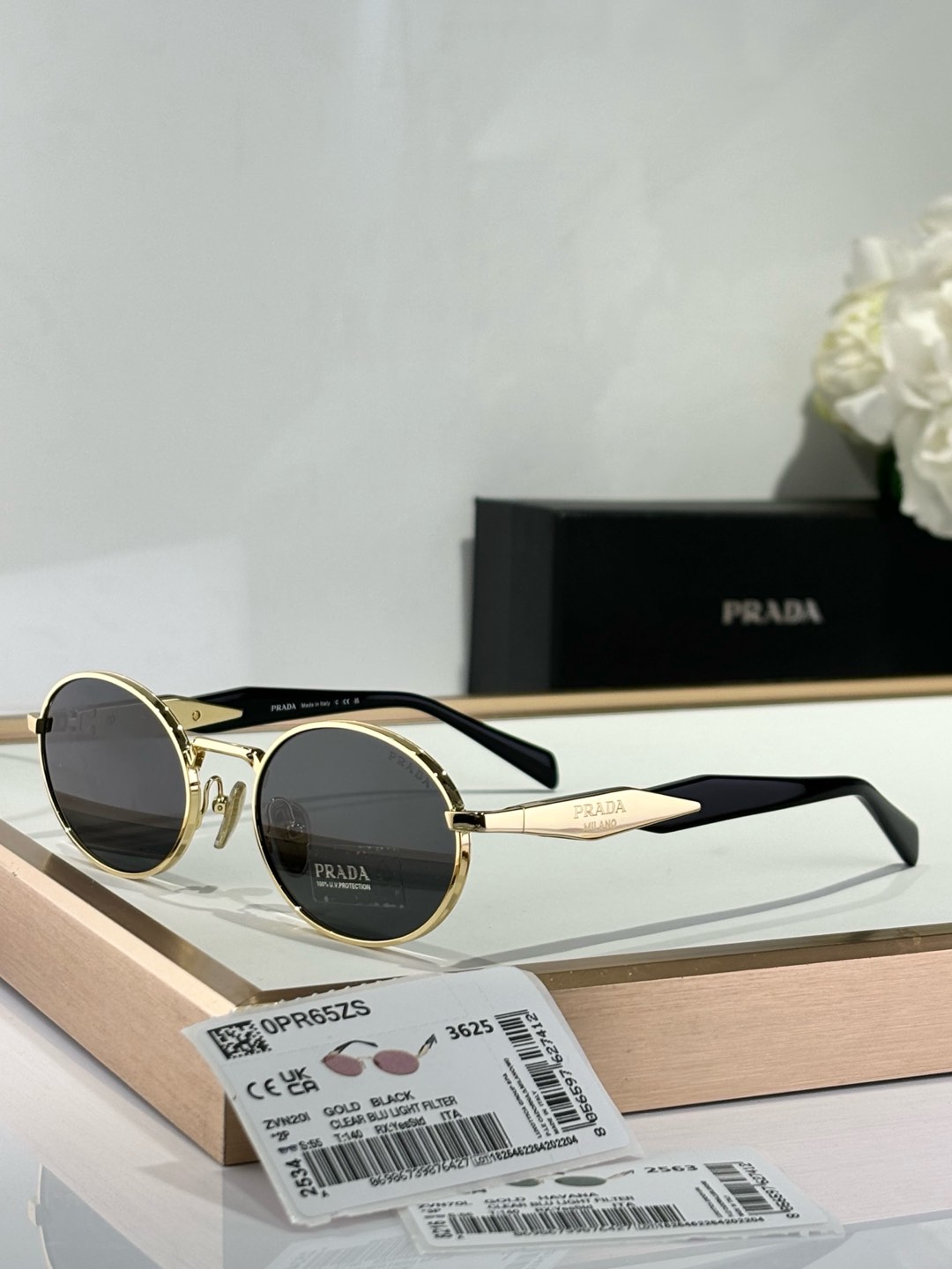  唯一品质
唯一品质
首批顶配版本 
Prada
Mod：SPR65Z
Size：55-20-140
认