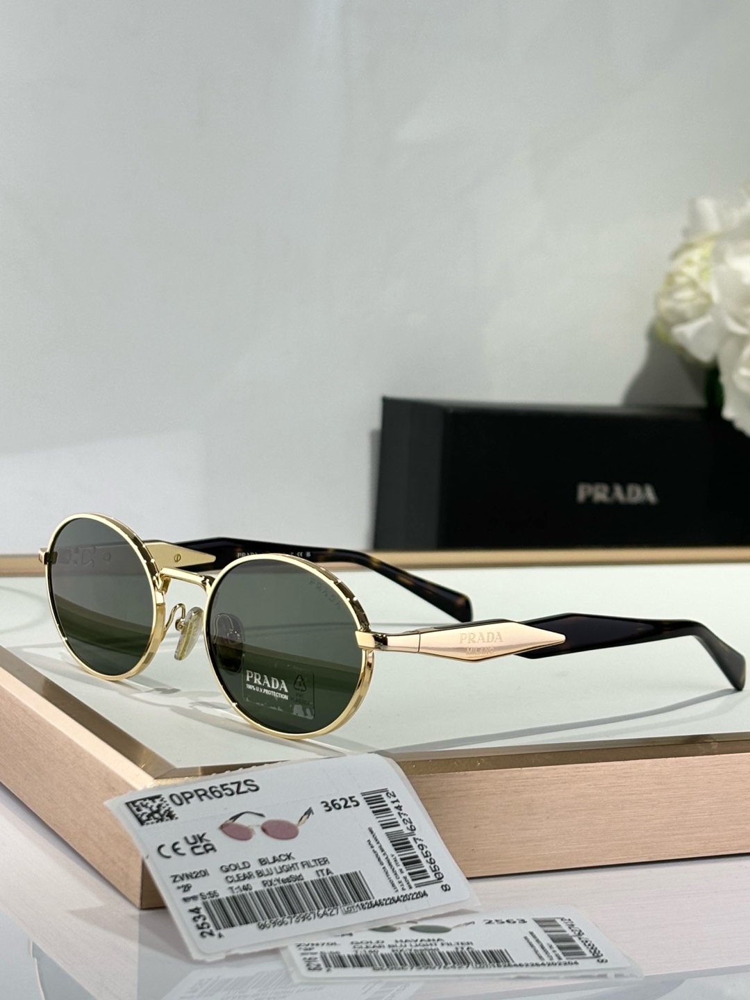  唯一品质
唯一品质
首批顶配版本 
Prada
Mod：SPR65Z
Size：55-20-140
认