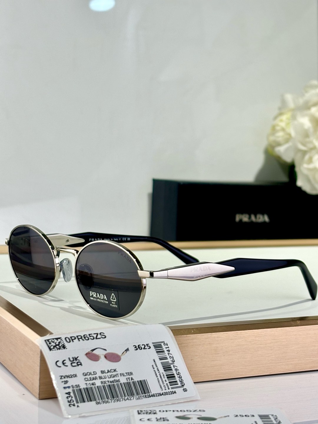  唯一品质
唯一品质
首批顶配版本 
Prada
Mod：SPR65Z
Size：55-20-140
认